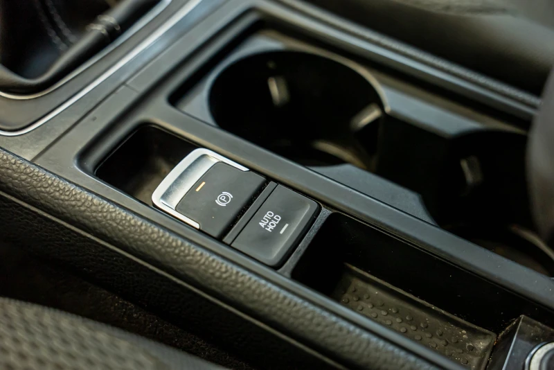 VW Golf 1.6 TDI, снимка 17 - Автомобили и джипове - 51566329