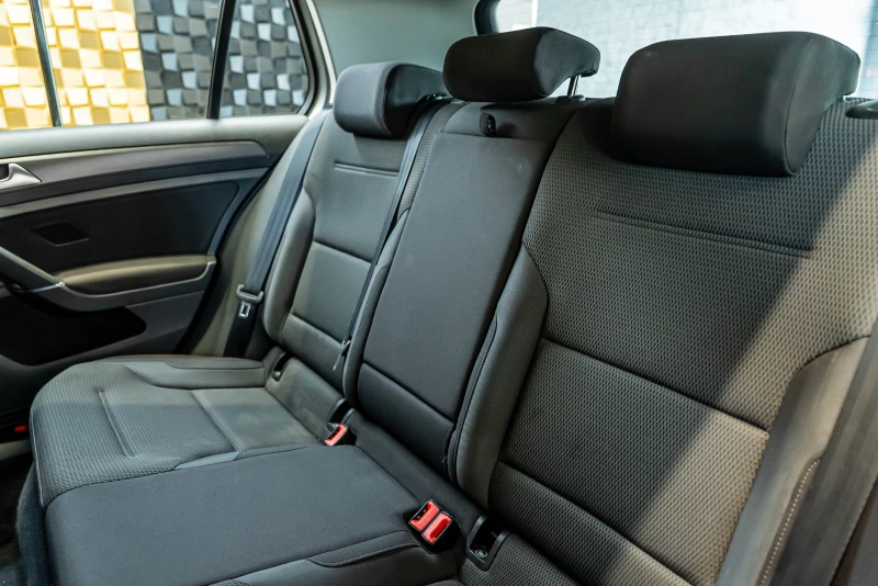 VW Golf 1.6 TDI, снимка 15 - Автомобили и джипове - 51566329