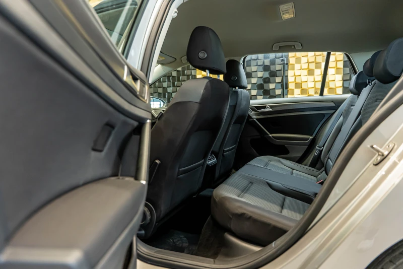 VW Golf 1.6 TDI, снимка 14 - Автомобили и джипове - 51566329