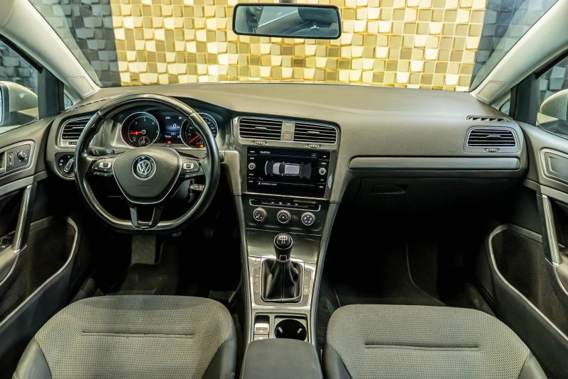 VW Golf 1.6 TDI, снимка 16 - Автомобили и джипове - 51566329