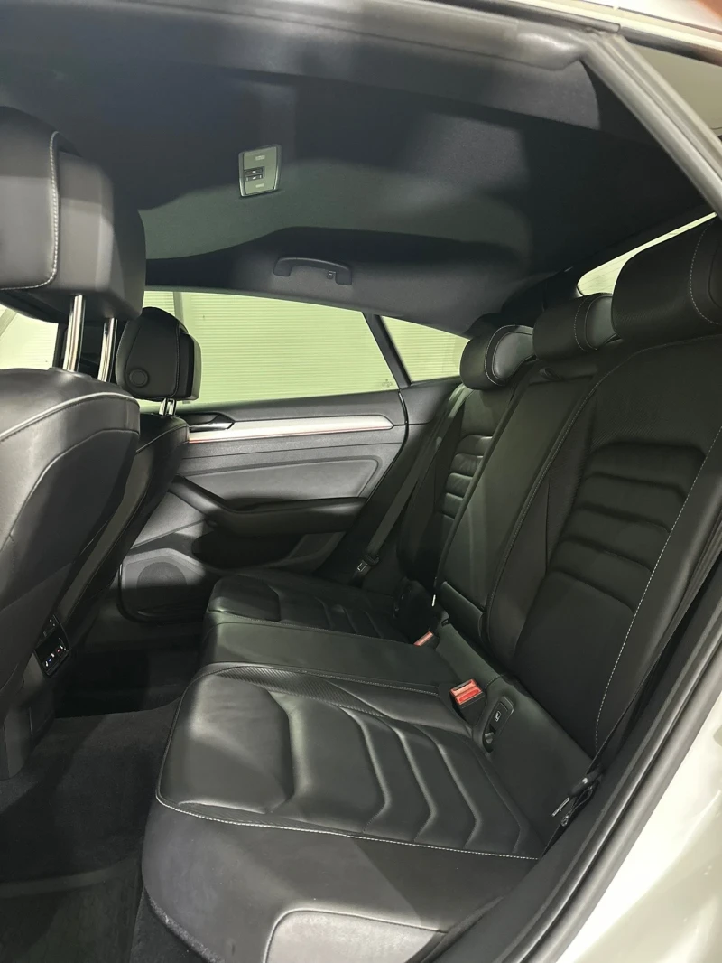 VW Arteon 2.0TDI R-Line * DSTR* DIGITAL* DYNAUDIO* HEAD-UP* , снимка 11 - Автомобили и джипове - 52069271