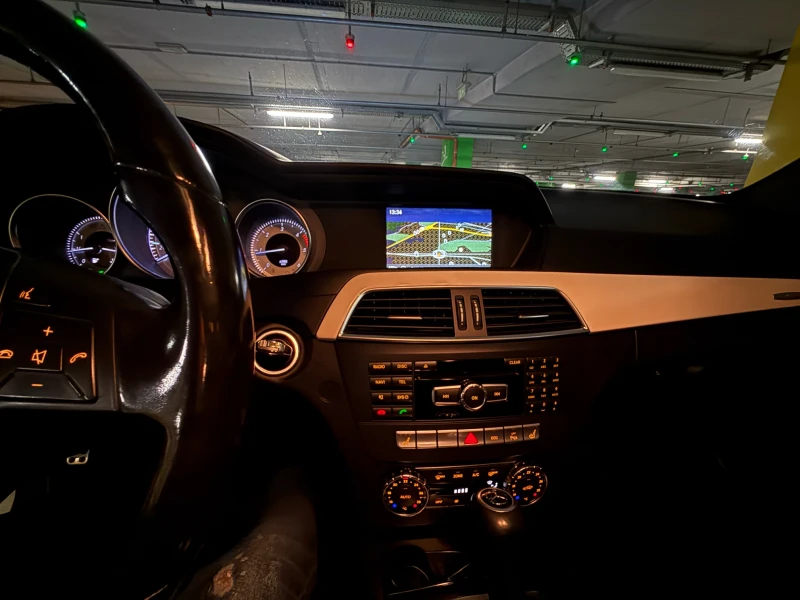 Mercedes-Benz C 220 AMG Пакет Edition 1 Панорама, снимка 10 - Автомобили и джипове - 53143738