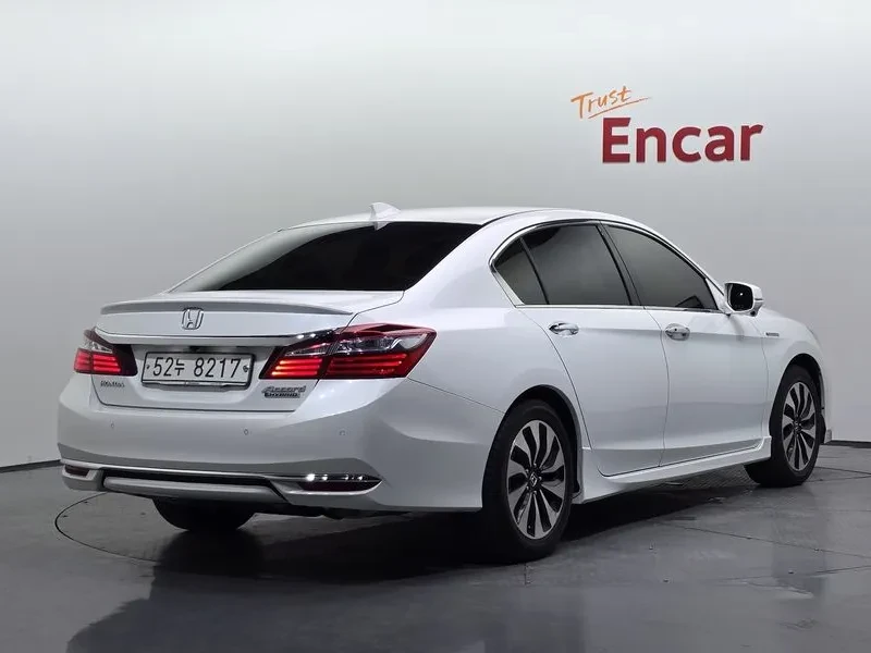 Honda Accord 2.0 Hybrid - САМО 30% АВАНС!, снимка 2 - Автомобили и джипове - 55660049