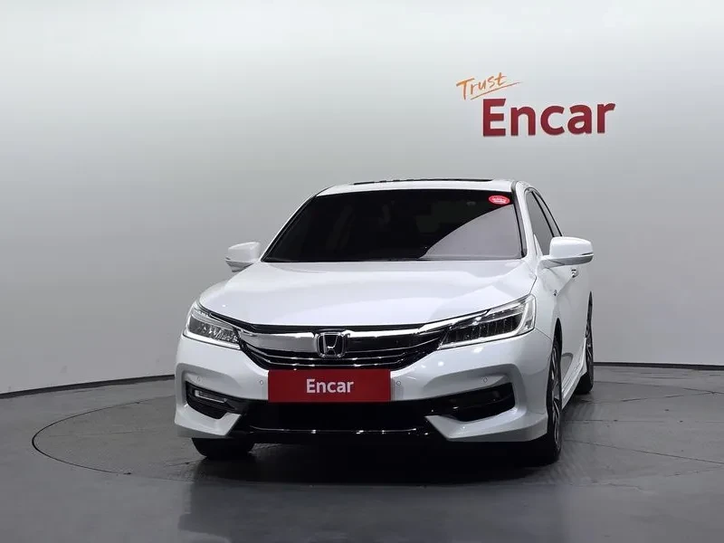 Honda Accord 2.0 Hybrid - САМО 30% АВАНС!, снимка 3 - Автомобили и джипове - 55660049