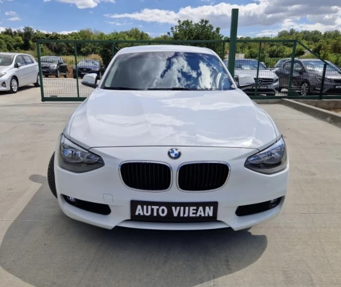 BMW 116 1.6i-136к.с-Автоматик-Нави-Подгрев на седалките, снимка 2 - Автомобили и джипове - 55665189