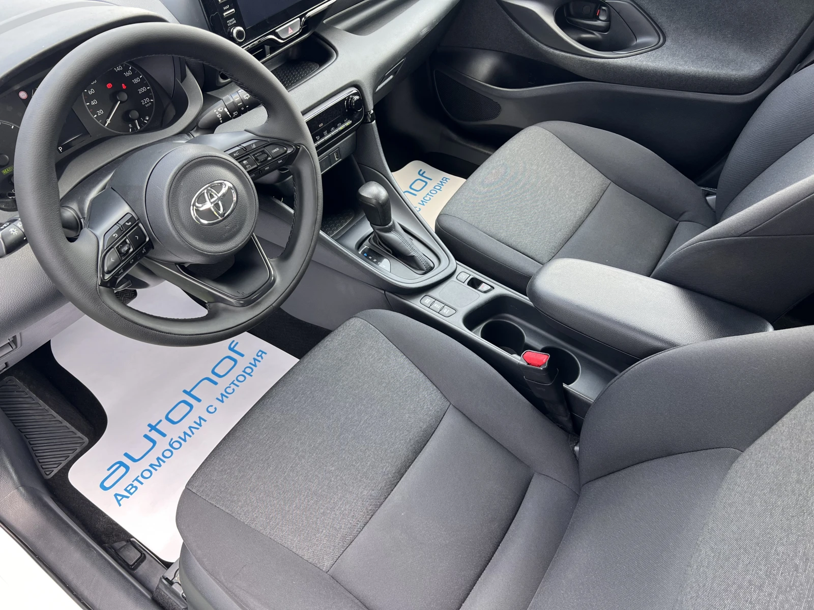Toyota Yaris TERRA/HYBRID/1.5vvt-i/115K.C./Е-CVT AT - изображение 7