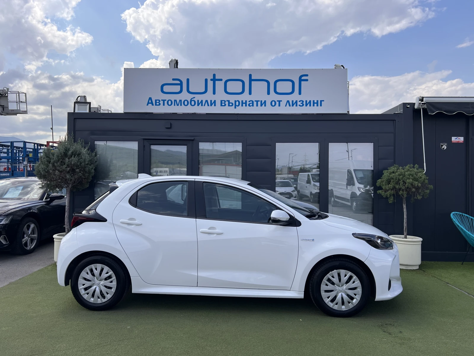 Toyota Yaris TERRA/HYBRID/1.5vvt-i/115K.C./Е-CVT AT - изображение 5
