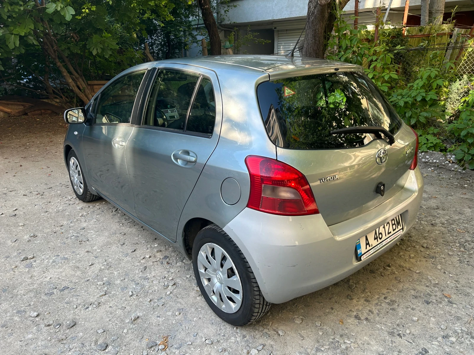 Toyota Yaris 1.0 - изображение 3