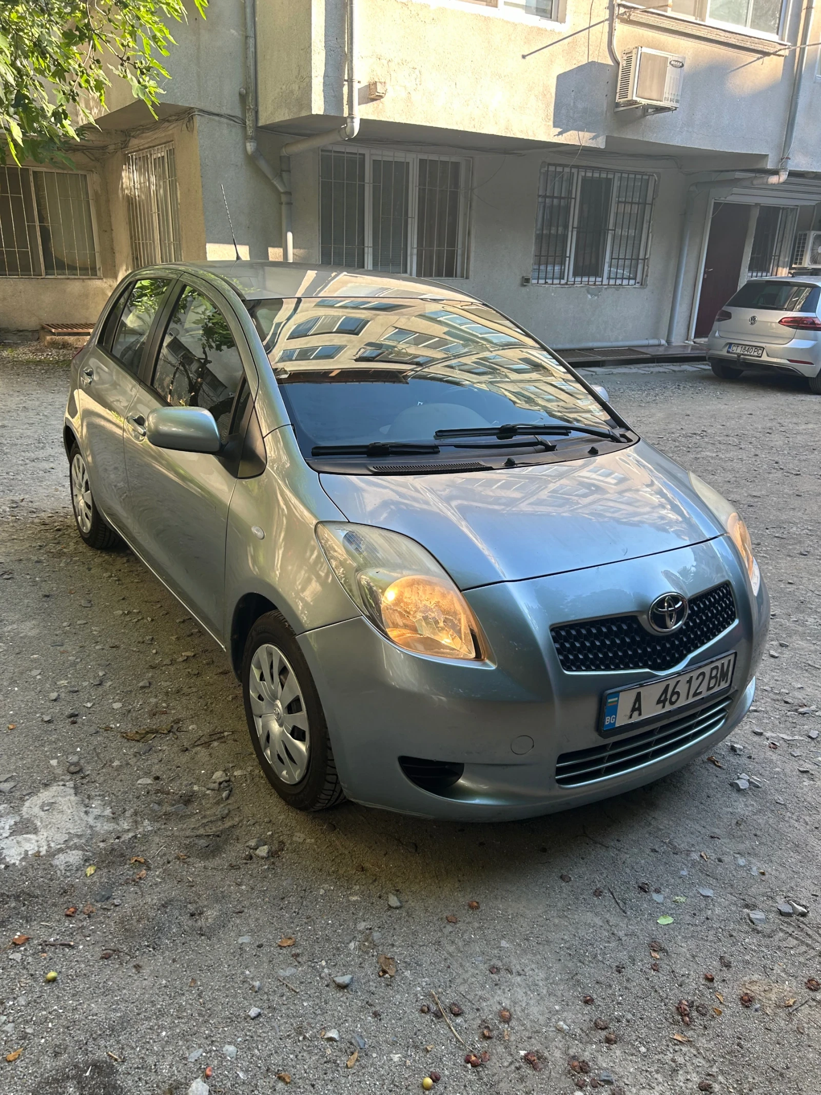 Toyota Yaris 1.0 - изображение 2