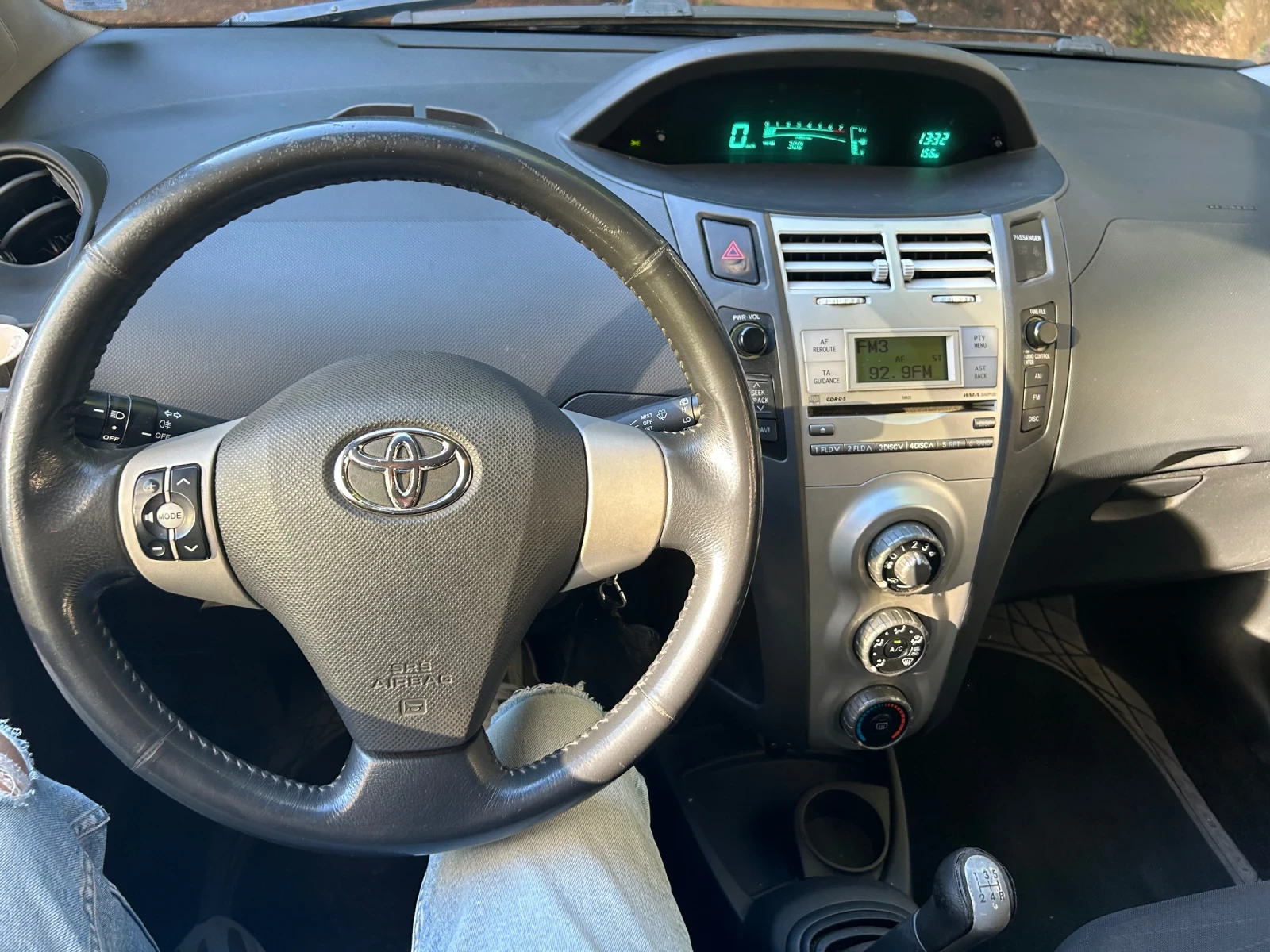 Toyota Yaris 1.0 - изображение 7