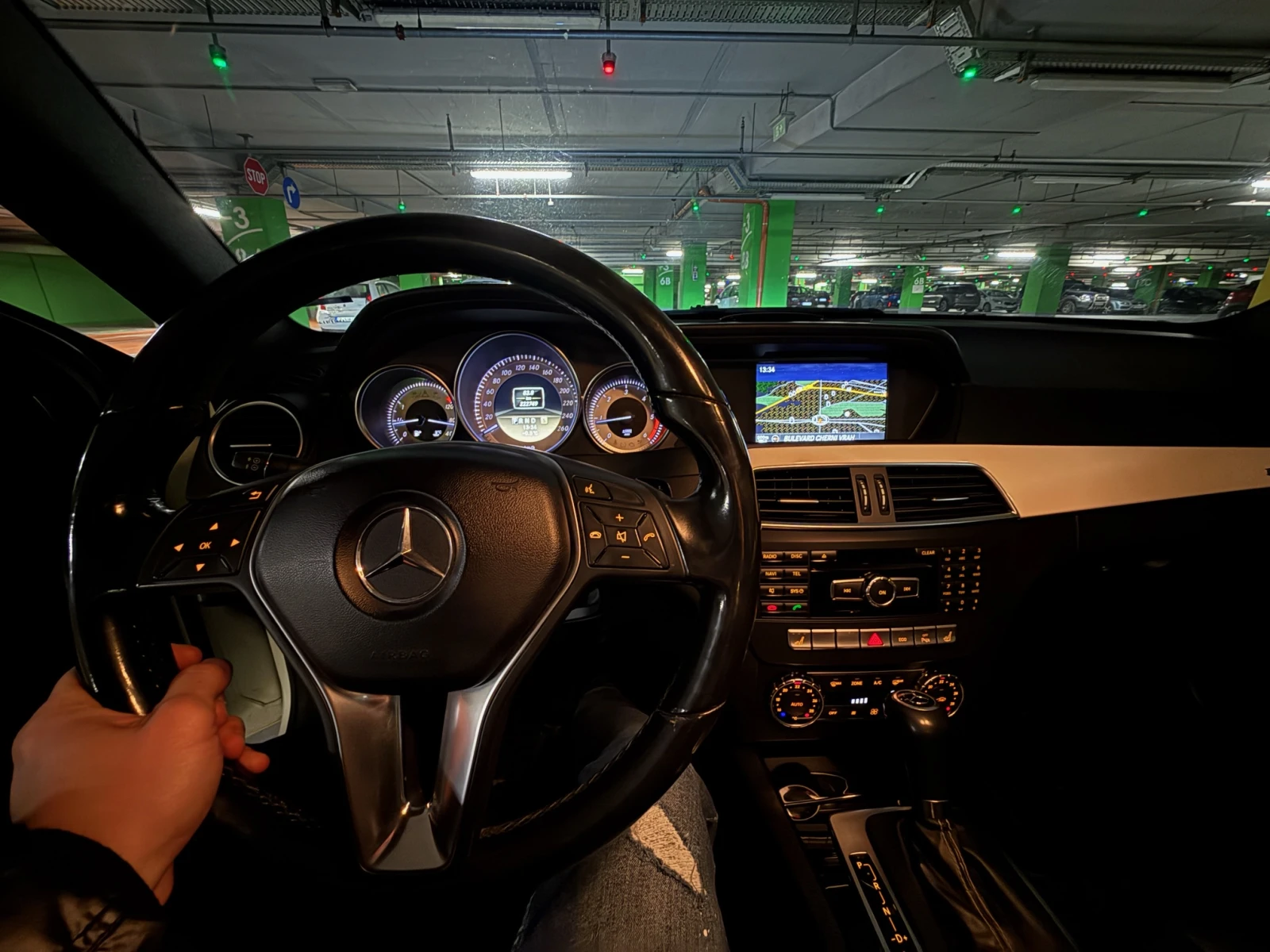 Mercedes-Benz C 220 AMG Пакет Edition 1 Панорама - изображение 9