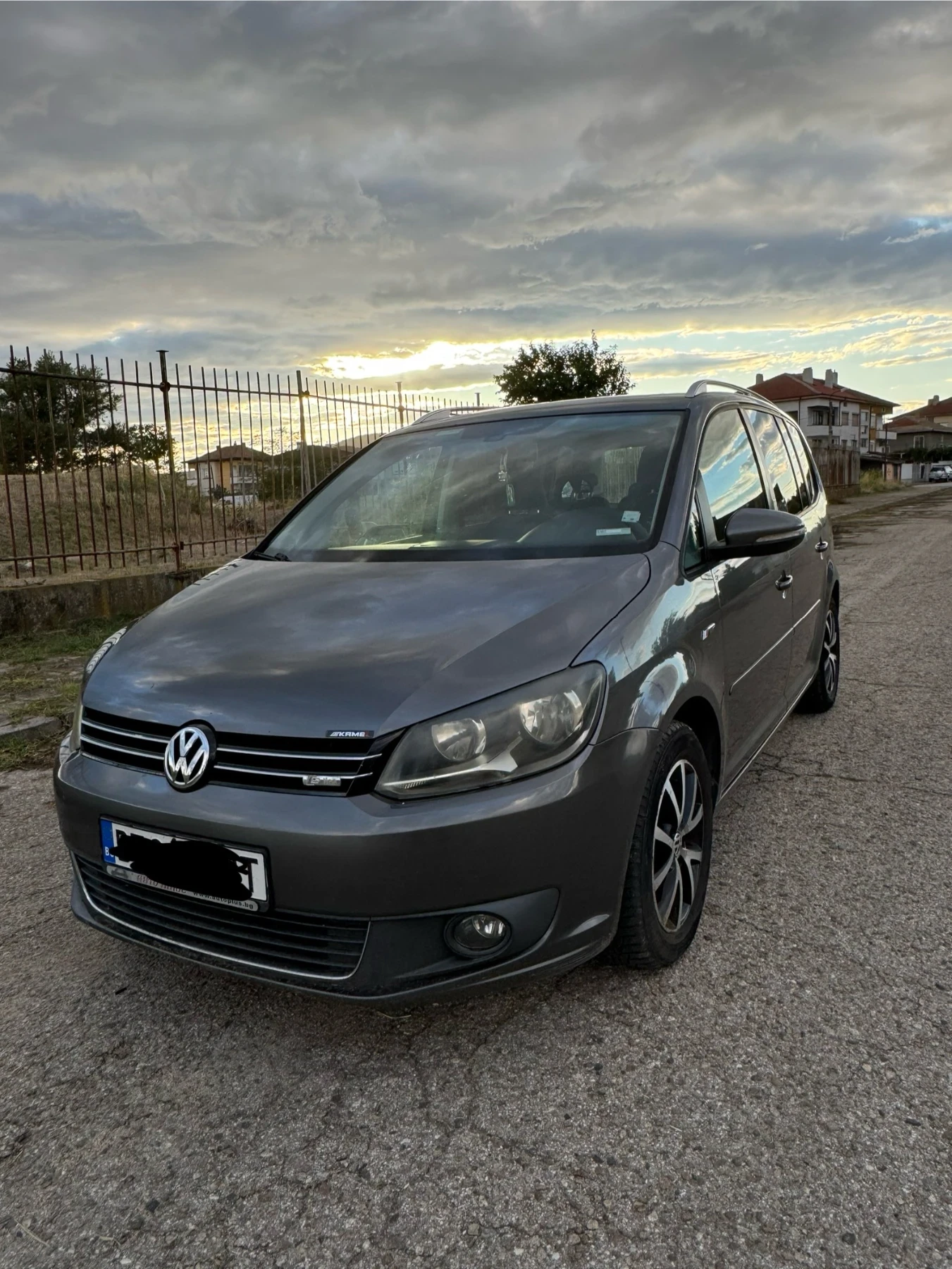 VW Touran 1, 6 TDI, снимка 2 - Автомобили и джипове - 53731123