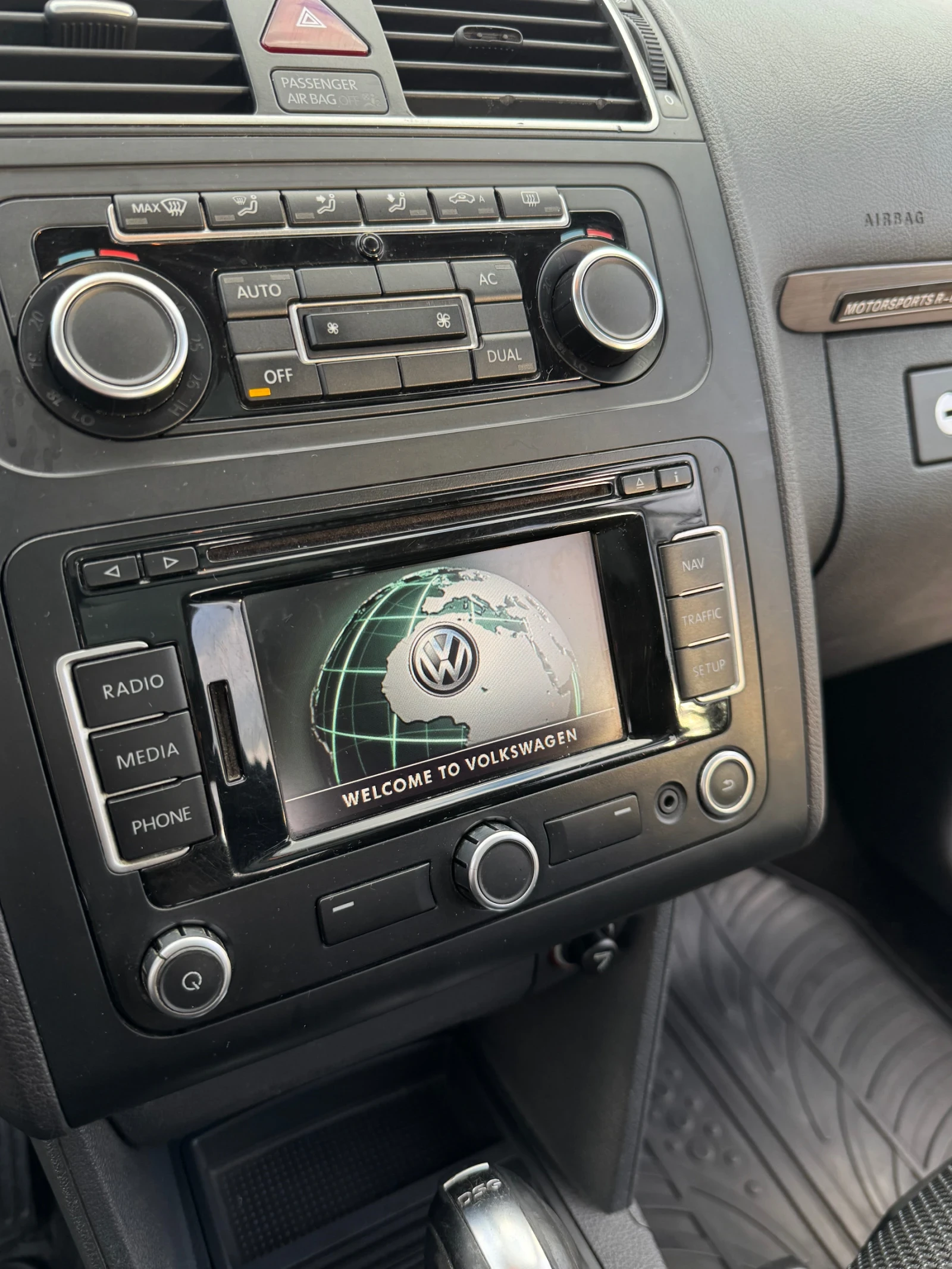 VW Touran 1, 6 TDI, снимка 8 - Автомобили и джипове - 53731123