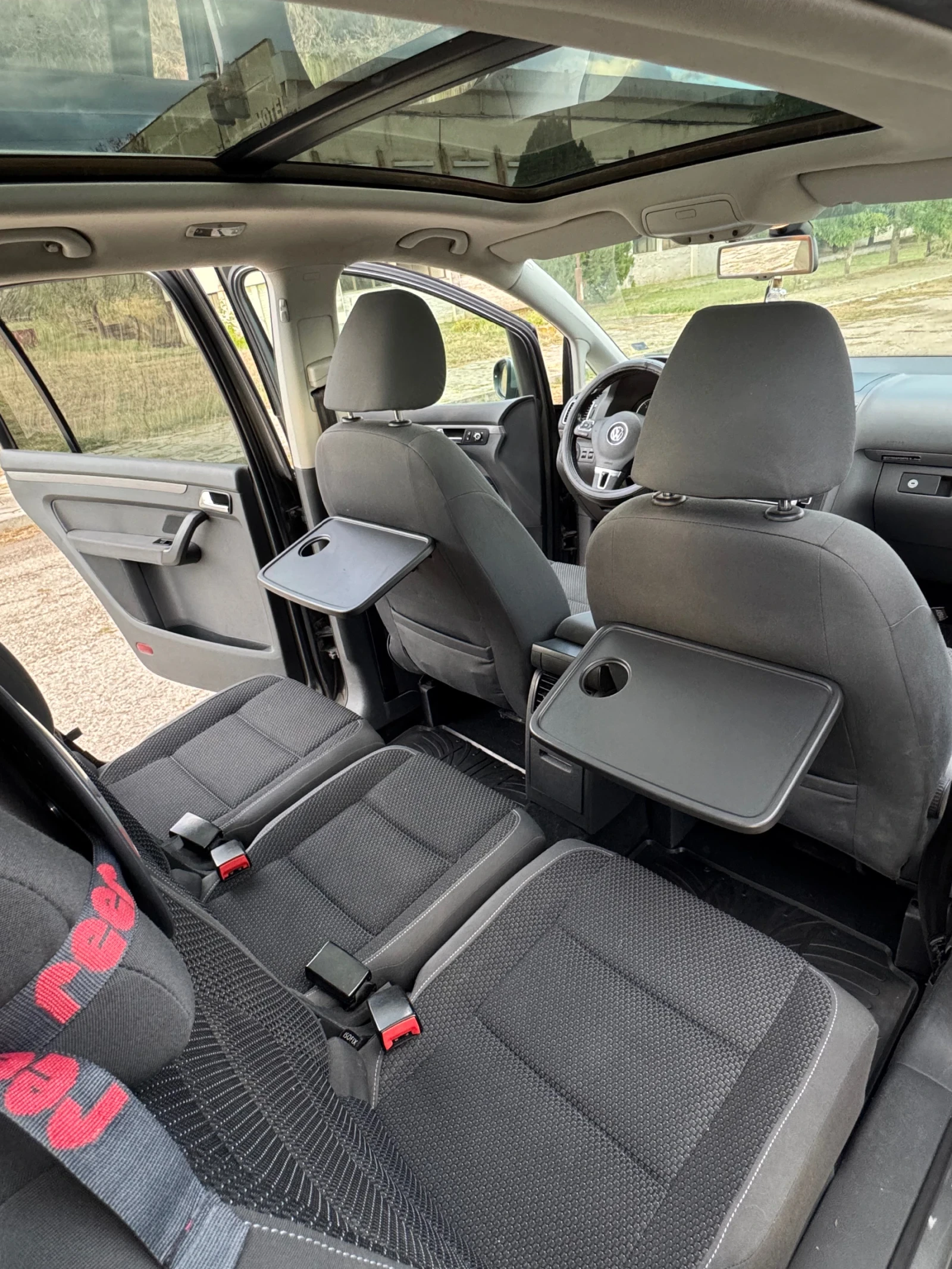 VW Touran 1, 6 TDI, снимка 9 - Автомобили и джипове - 53731123