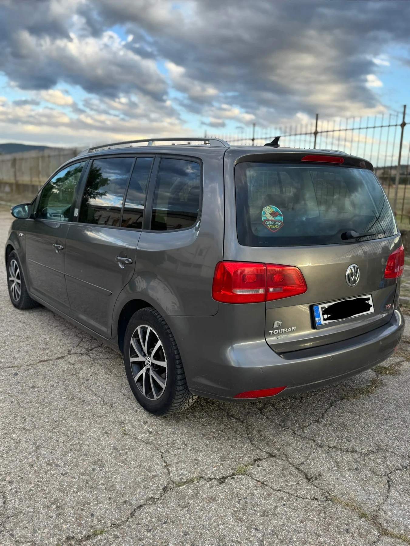 VW Touran 1, 6 TDI, снимка 3 - Автомобили и джипове - 53731123