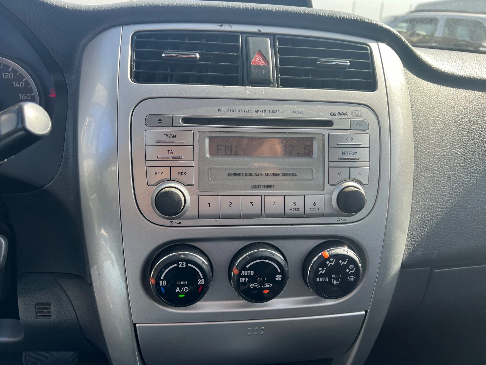 Suzuki Liana Sport 1.6i 4x4 AVTOMAT, снимка 9 - Автомобили и джипове - 53746847