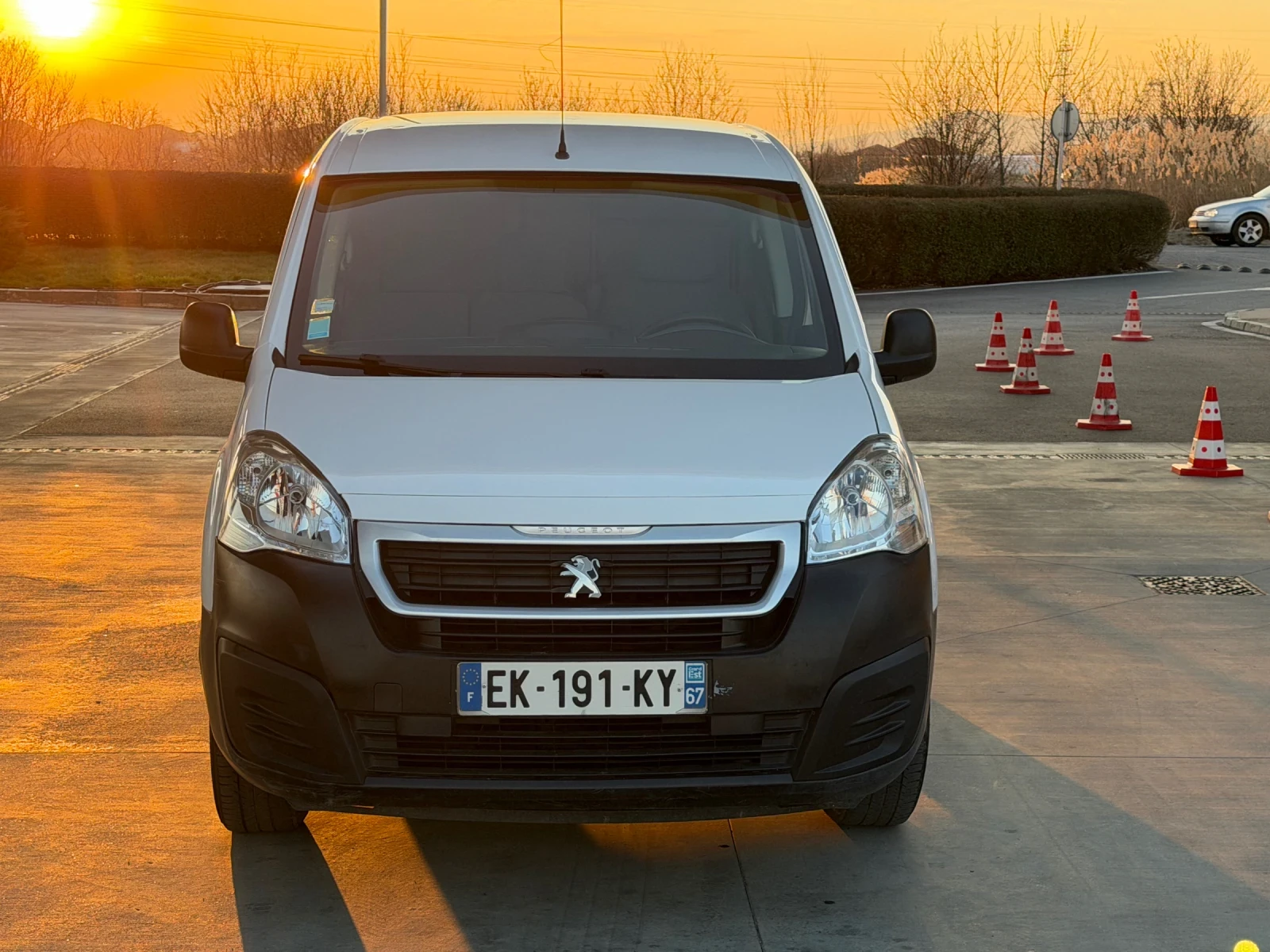 Peugeot Partner Electric , снимка 2 - Автомобили и джипове - 53788885