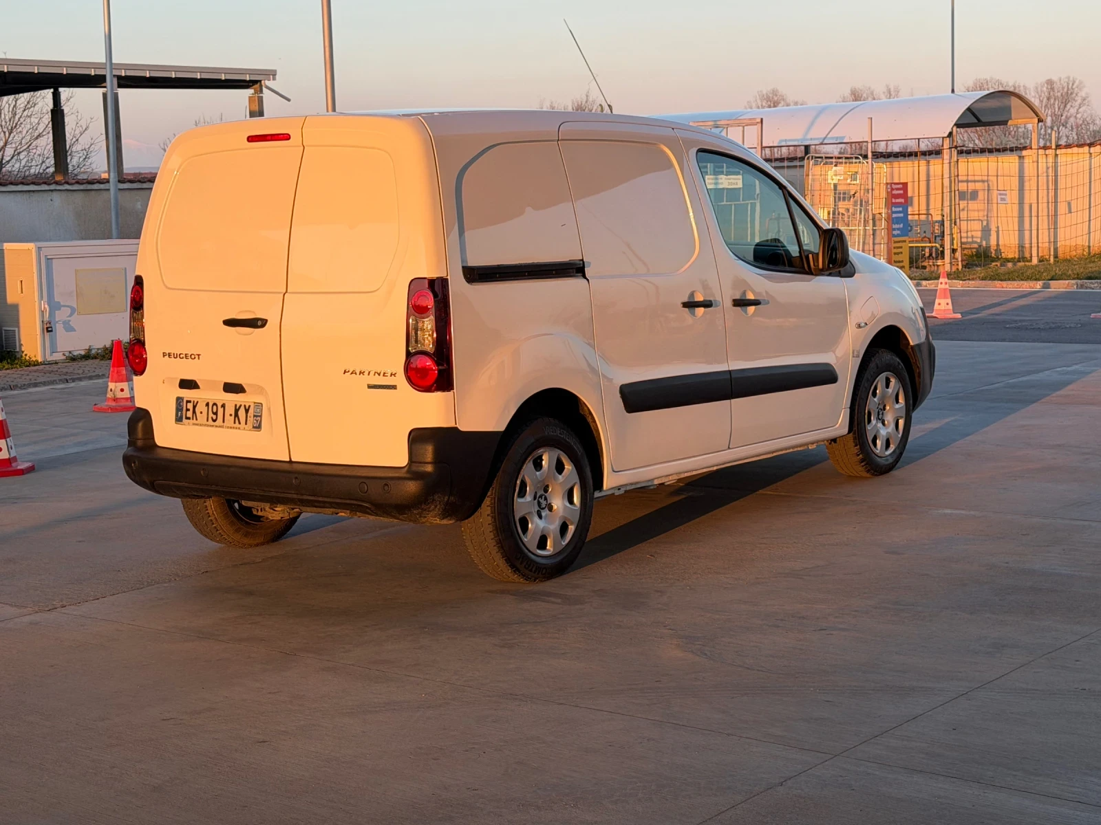 Peugeot Partner Electric , снимка 4 - Автомобили и джипове - 53788885