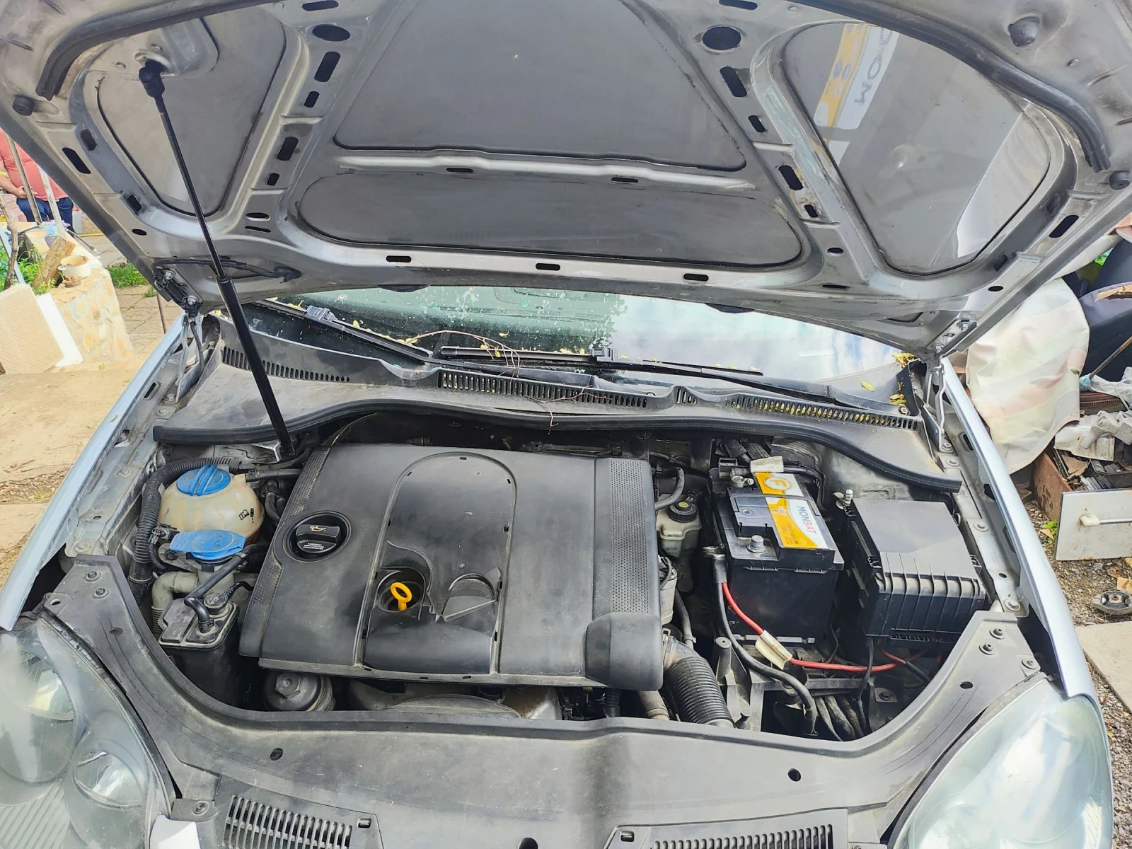 VW Golf 1.6 фси , снимка 6 - Автомобили и джипове - 54657915