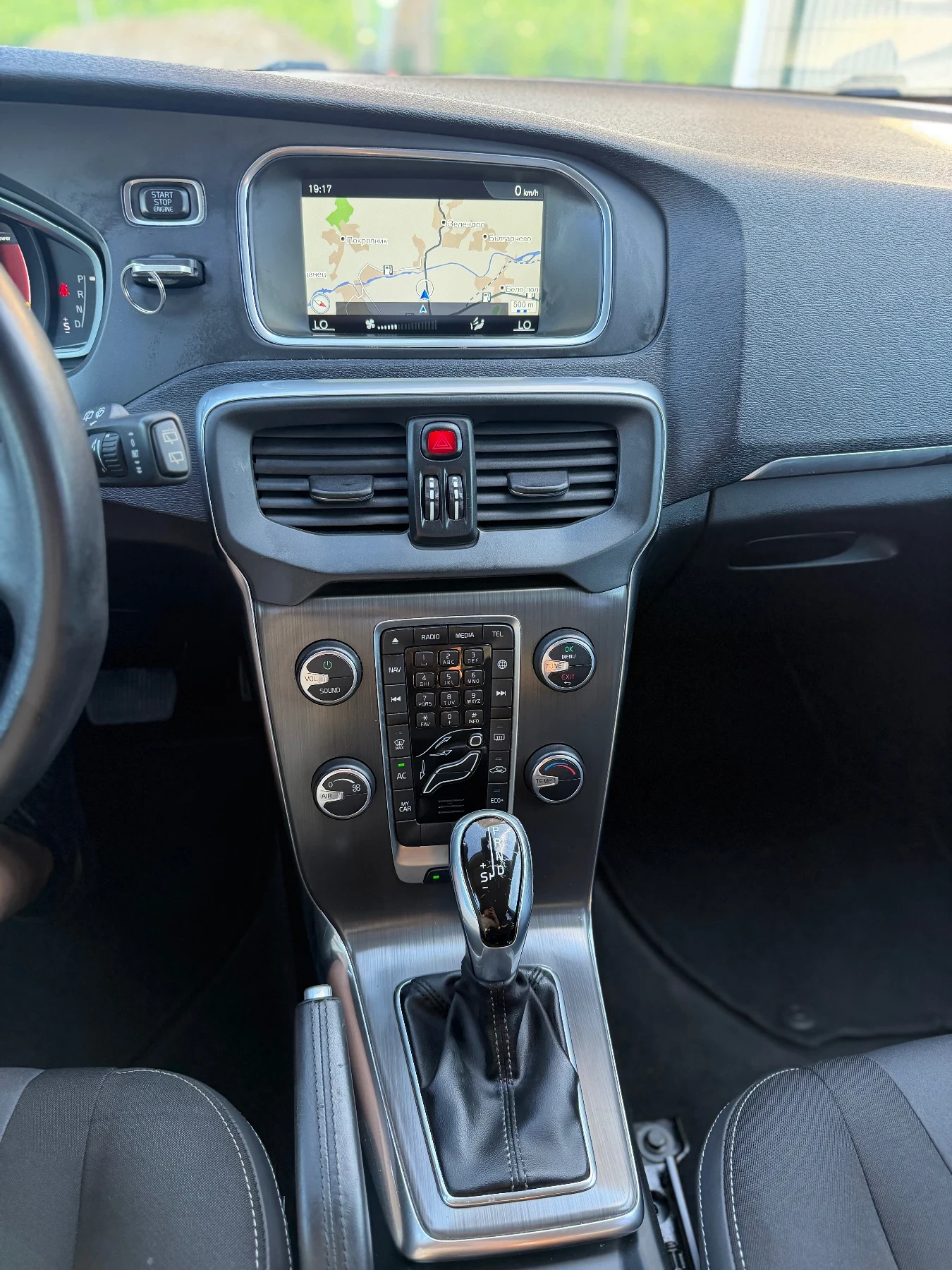 Volvo V40 Automat / Face lift , снимка 8 - Автомобили и джипове - 54723187