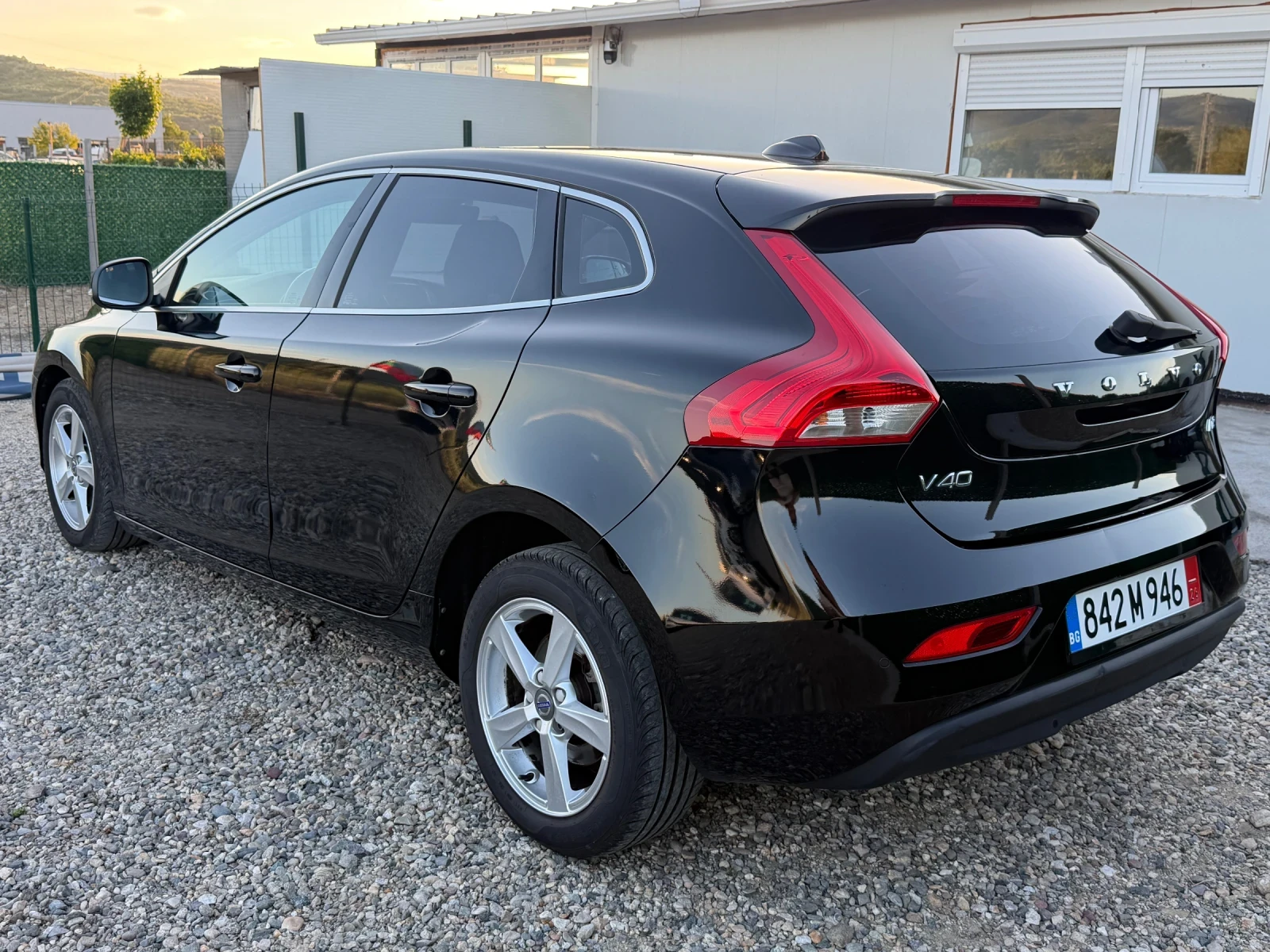 Volvo V40 Automat / Face lift , снимка 4 - Автомобили и джипове - 54723187