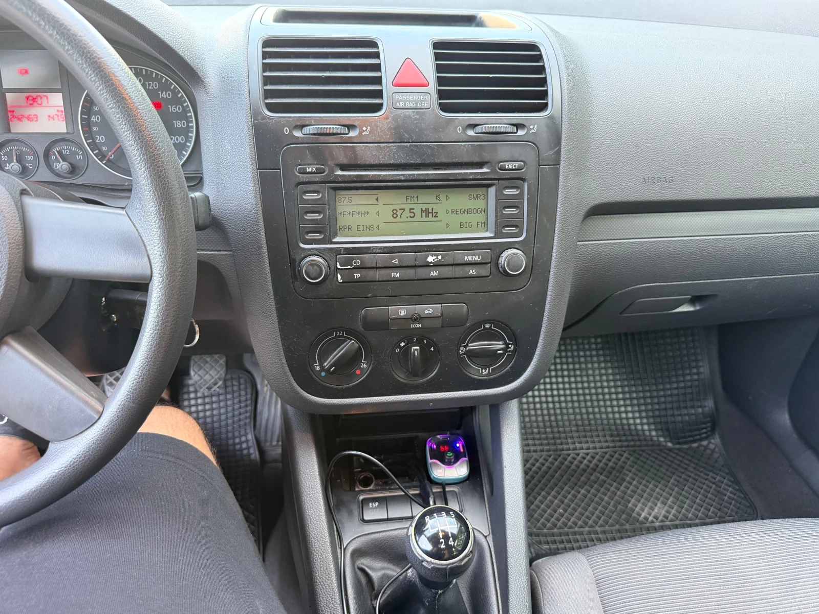 VW Golf 1.4FSI! ХОЛАНДИЯ! КЛИМАТИК! ТОП СЪСТОЯНИЕ!!!, снимка 9 - Автомобили и джипове - 54947315