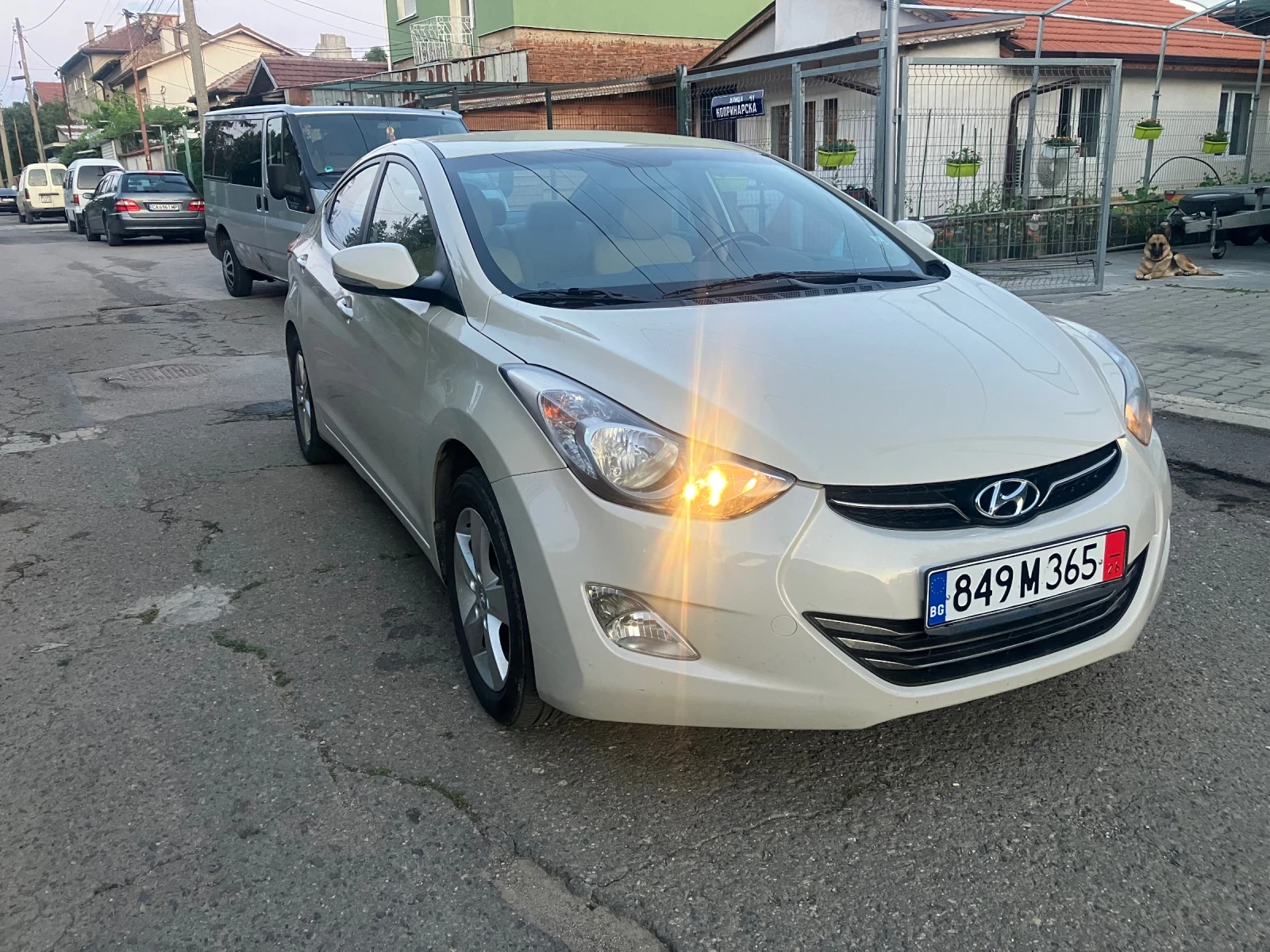 Hyundai Elantra 1.6Mpi/Газ, снимка 2 - Автомобили и джипове - 55192803