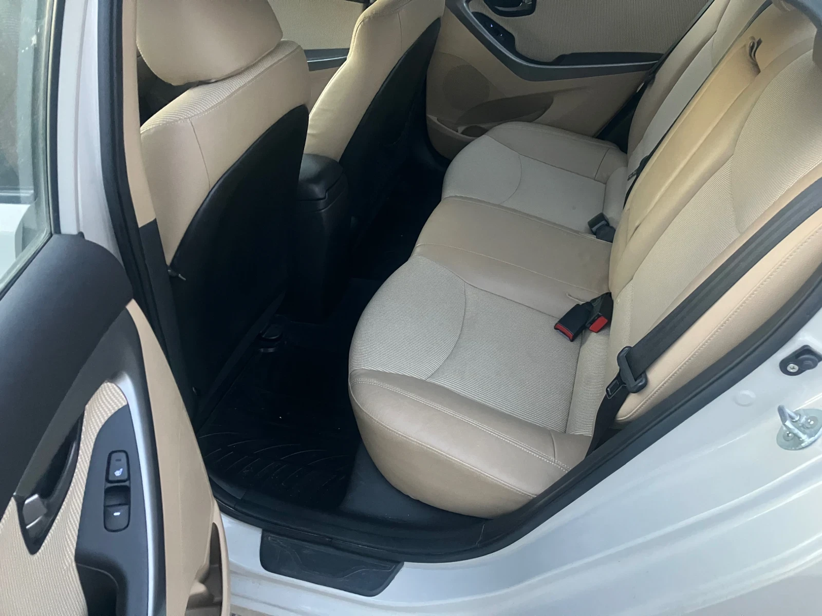 Hyundai Elantra 1.6Mpi/Газ, снимка 6 - Автомобили и джипове - 55192803