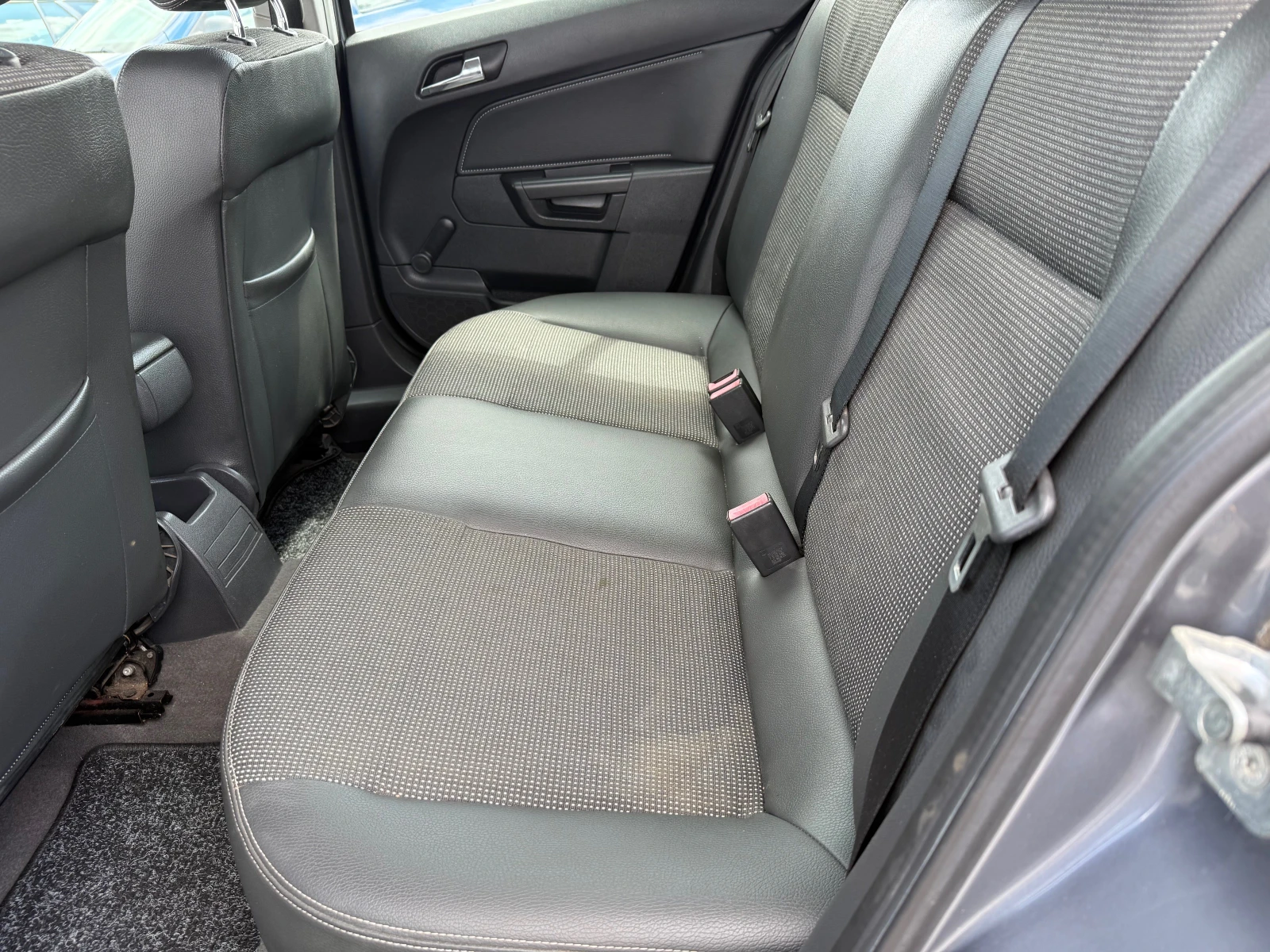 Opel Astra 1.7 CDTI EVRO 4, снимка 12 - Автомобили и джипове - 55581615