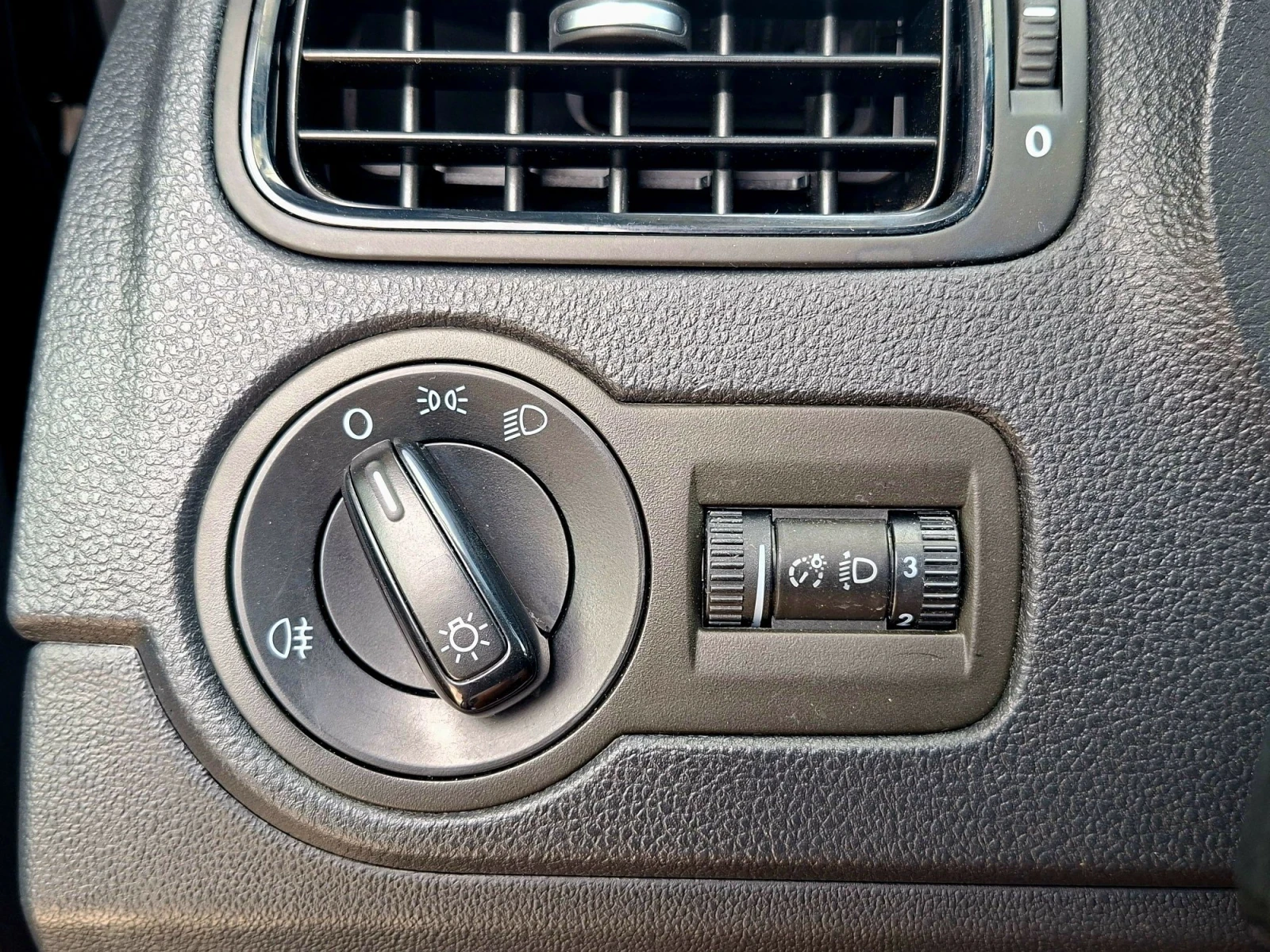 VW Polo Бензин, снимка 13 - Автомобили и джипове - 55597445