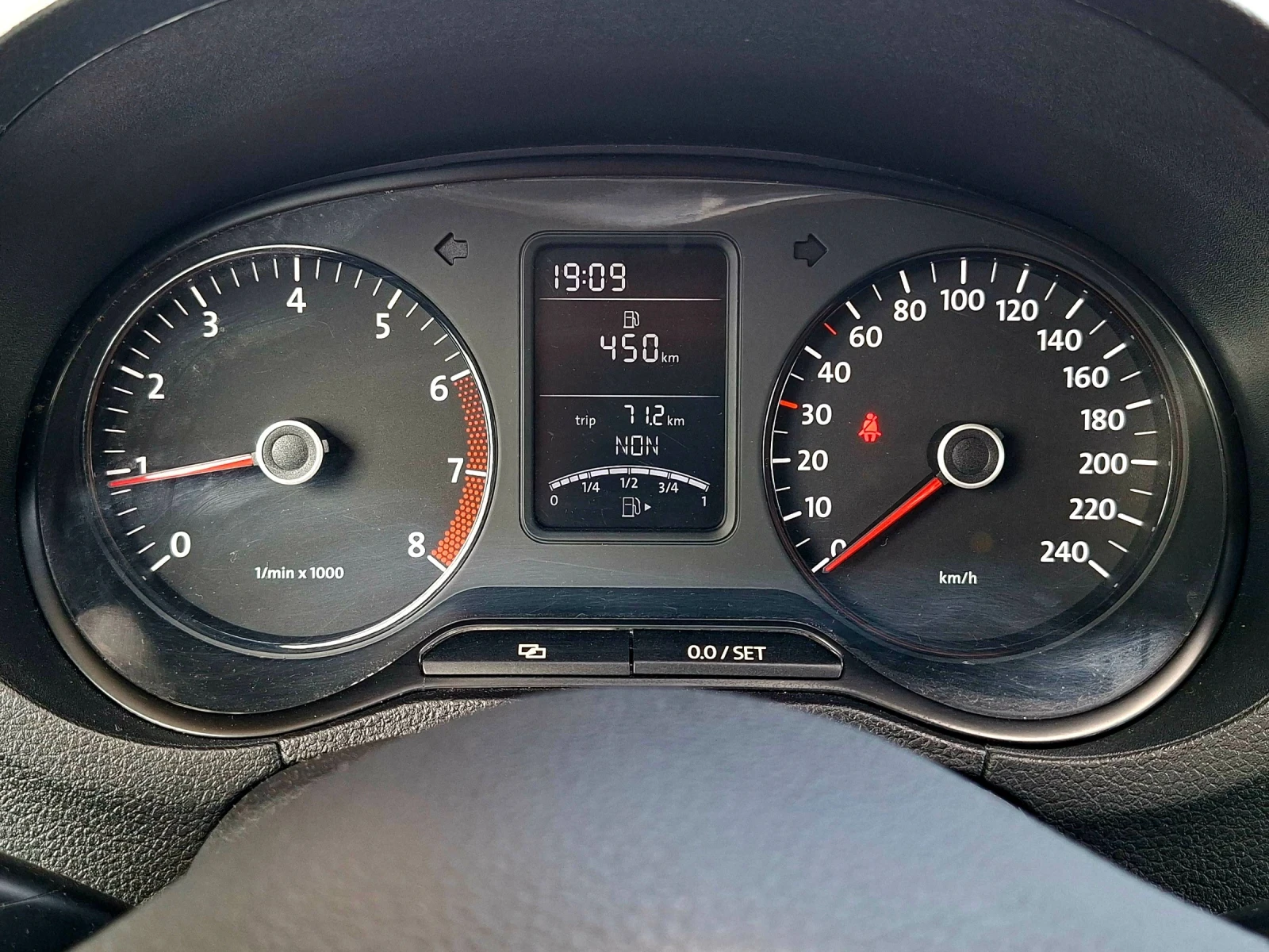 VW Polo Бензин, снимка 14 - Автомобили и джипове - 55597445