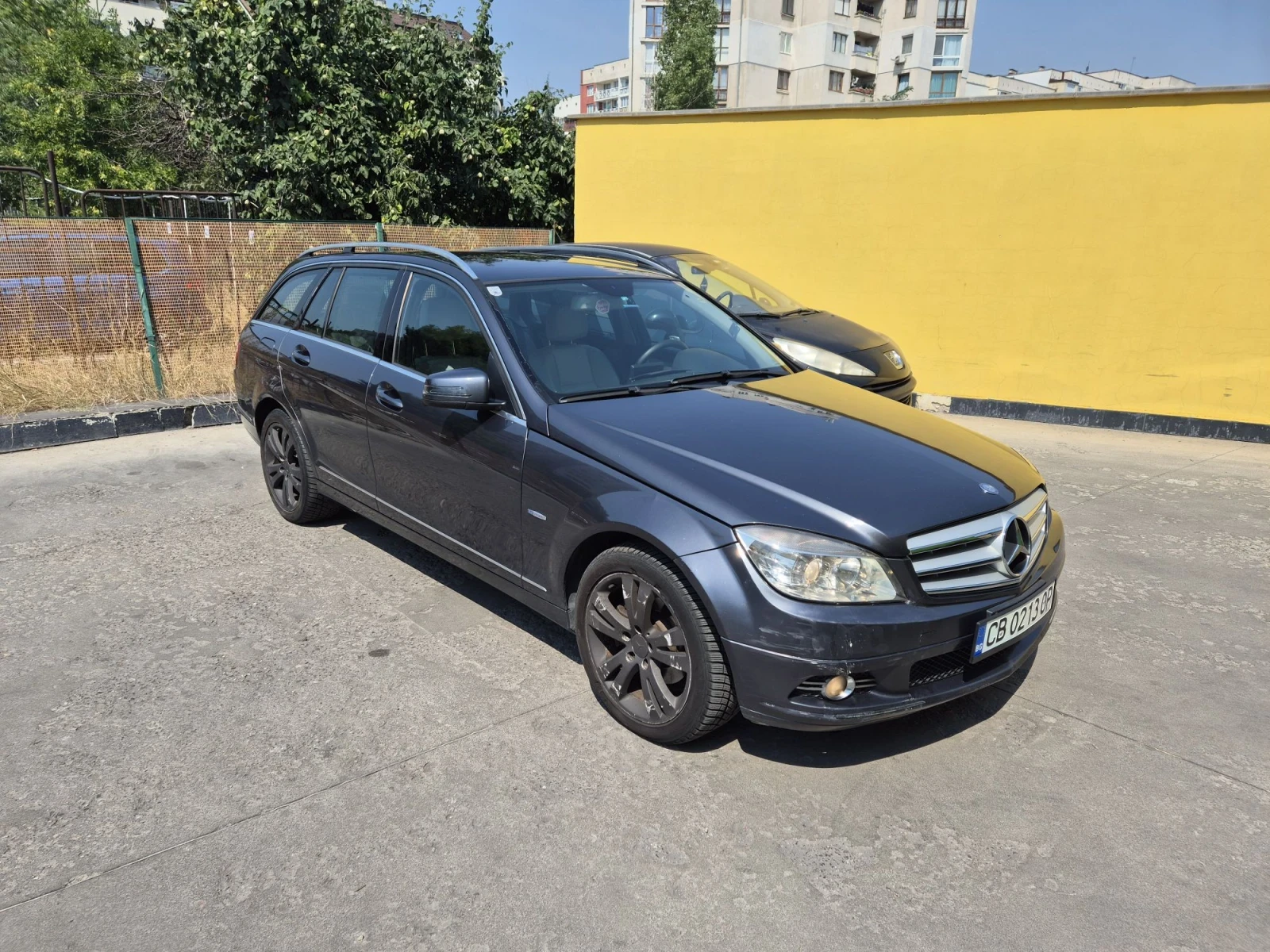Mercedes-Benz C 220, снимка 2 - Автомобили и джипове - 55747999