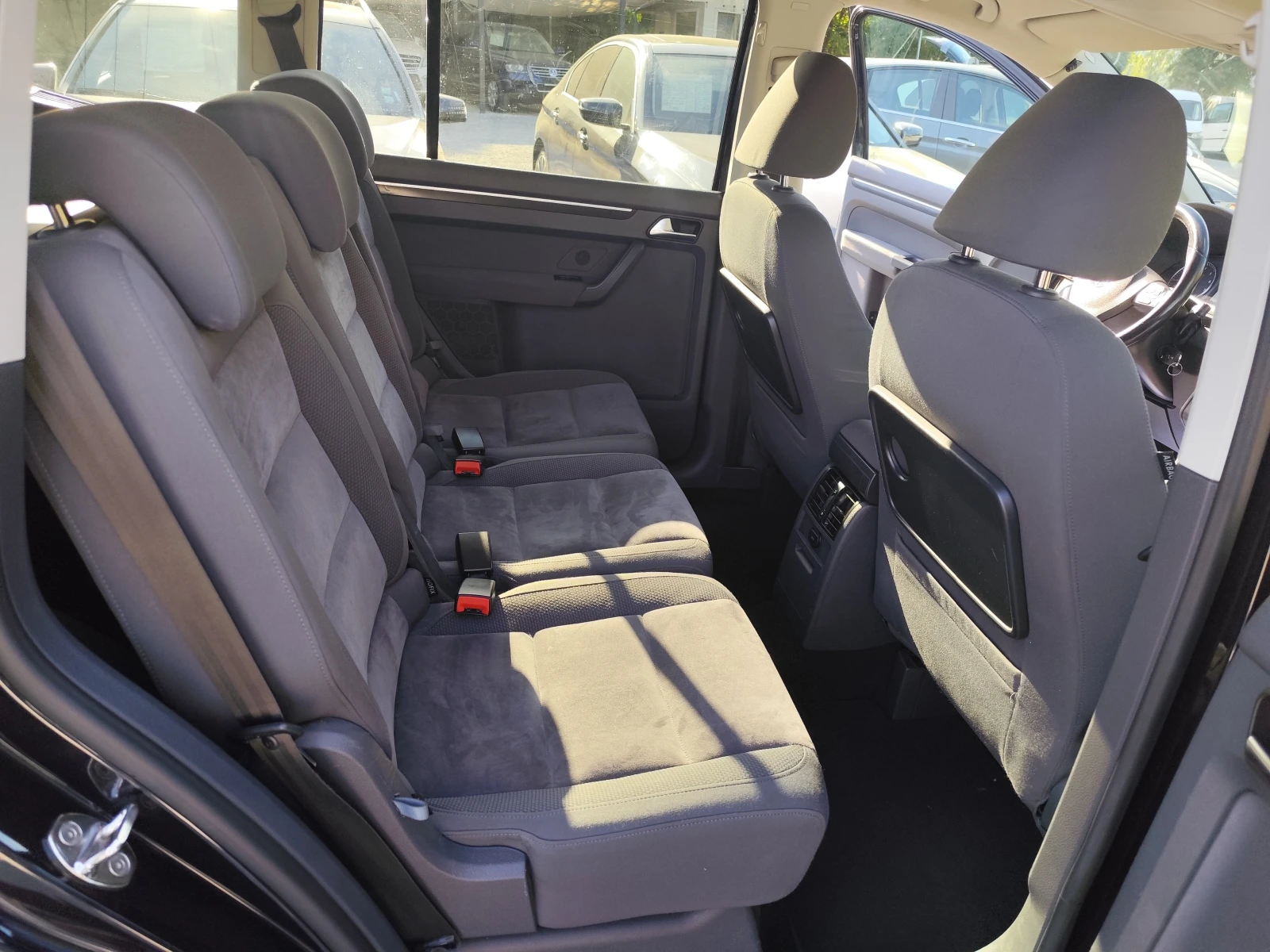 VW Touran 1.4i/МЕТАН/ECOFUEL/HIGHLINE/FACELIFT/NAVI/EURO5B, снимка 10 - Автомобили и джипове - 56206039