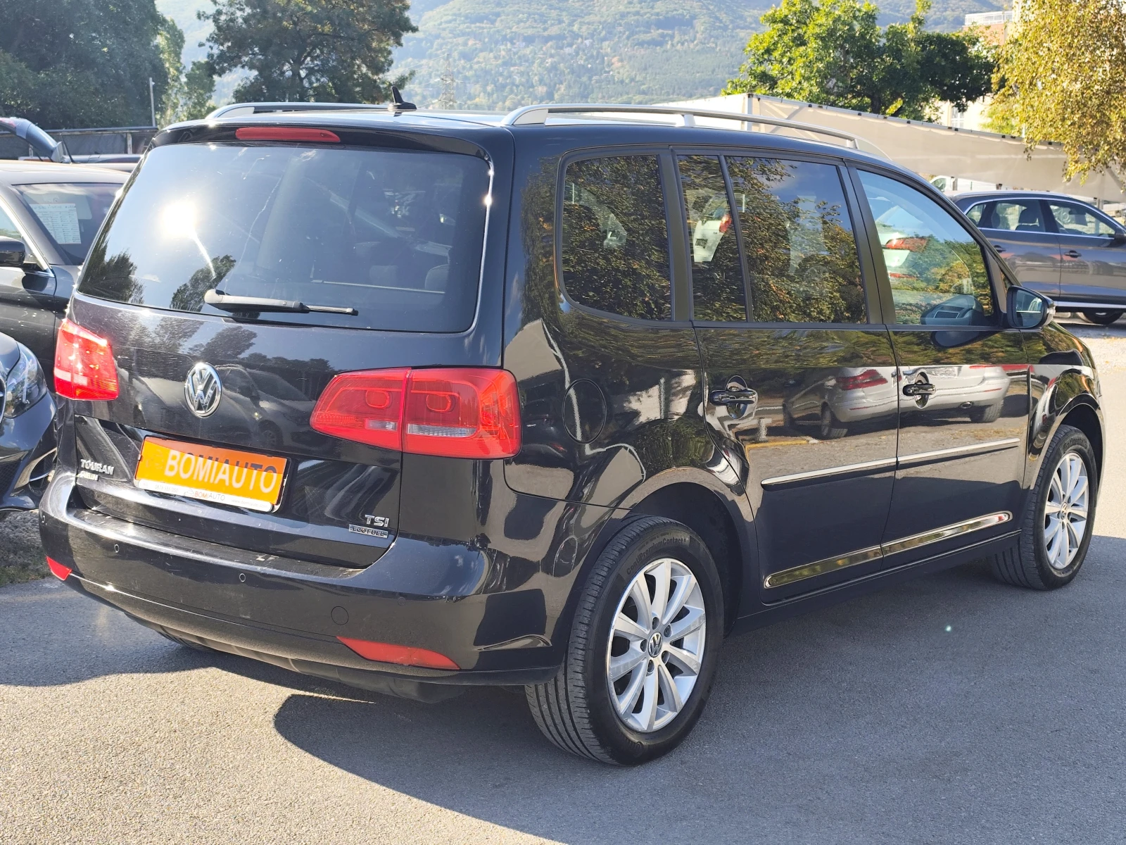 VW Touran 1.4i/МЕТАН/ECOFUEL/HIGHLINE/FACELIFT/NAVI/EURO5B, снимка 4 - Автомобили и джипове - 56206039