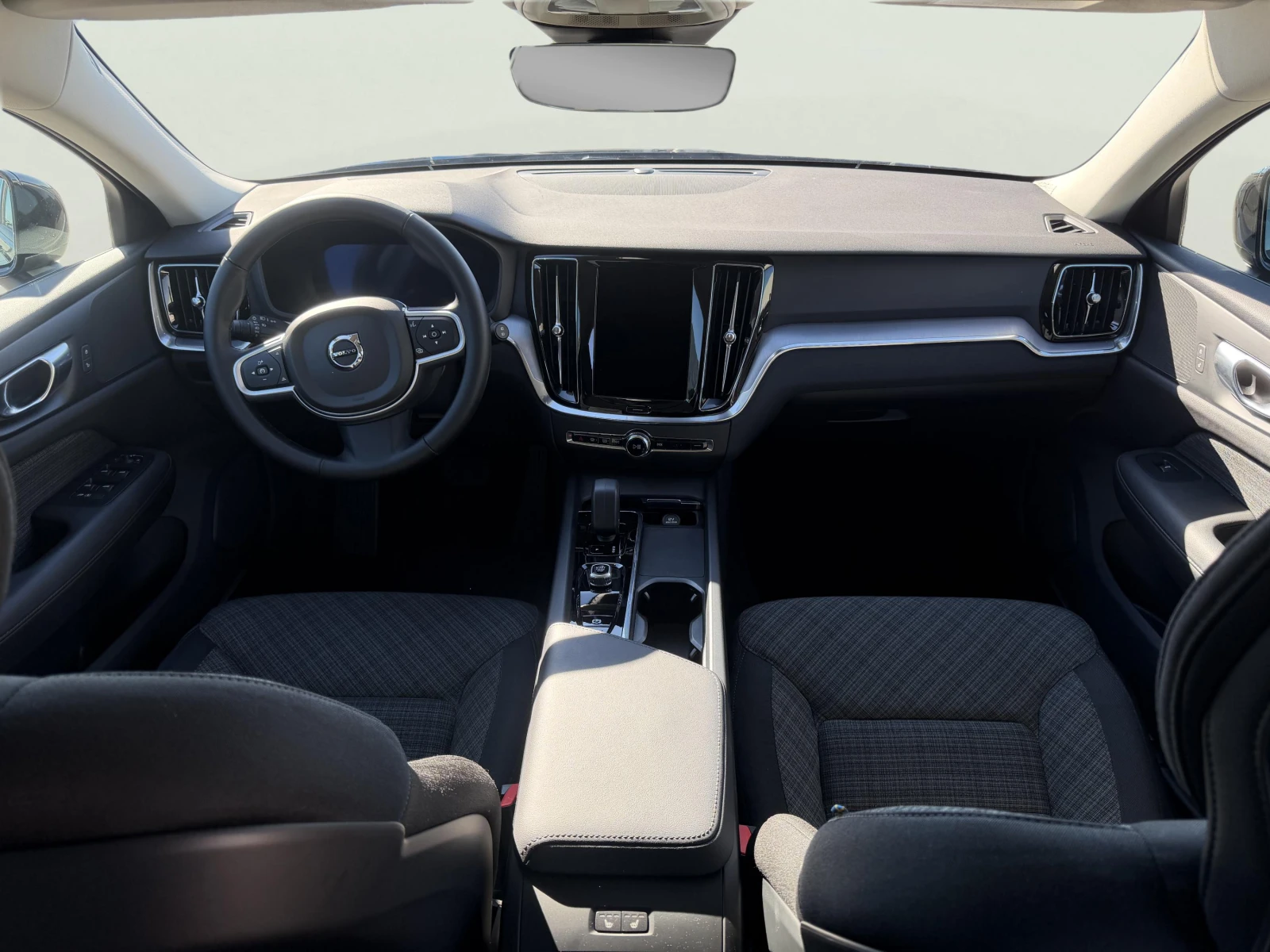 Volvo V60 2.0 B5, снимка 11 - Автомобили и джипове - 56391693