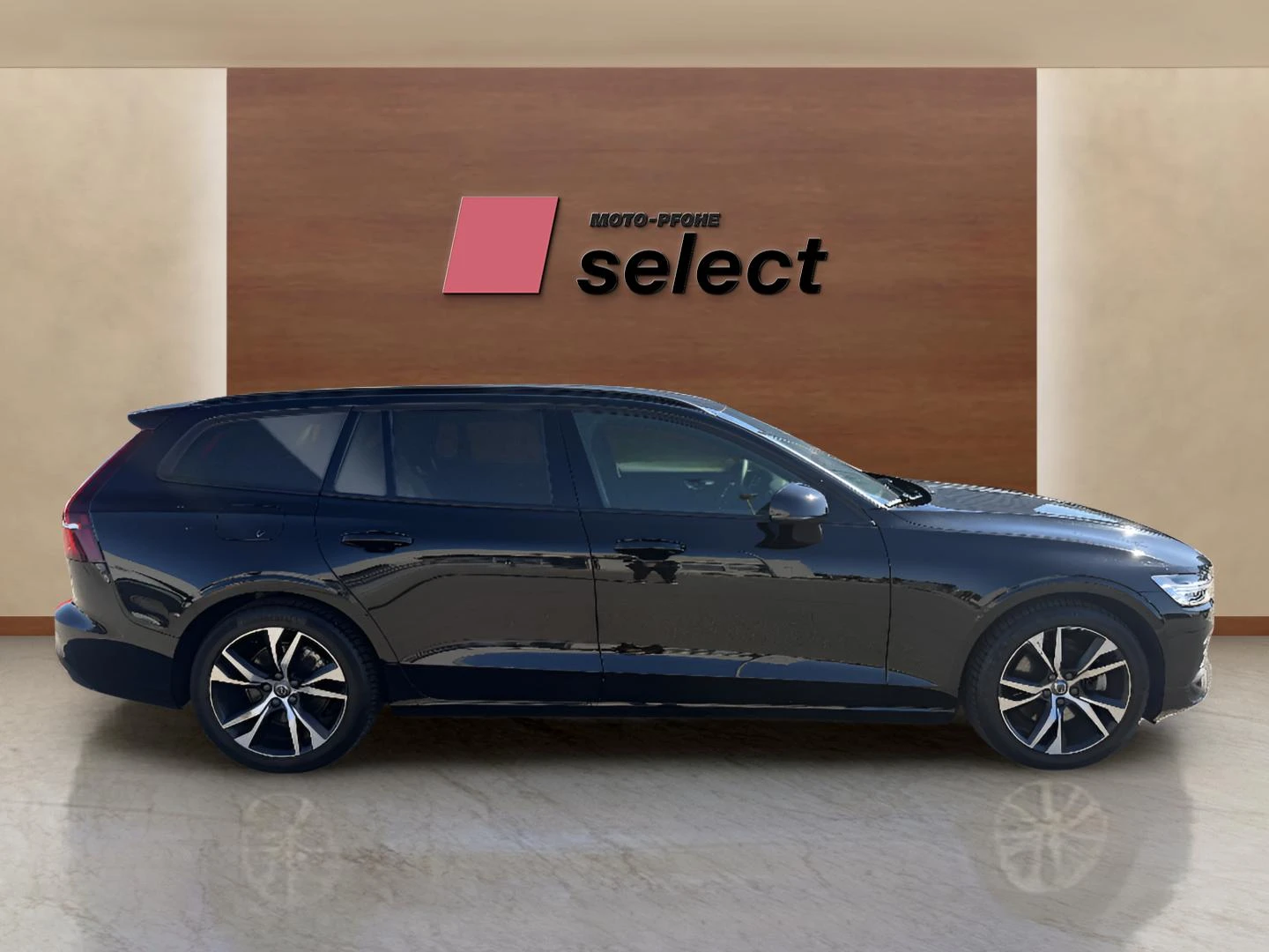 Volvo V60 2.0 B5, снимка 4 - Автомобили и джипове - 56391693