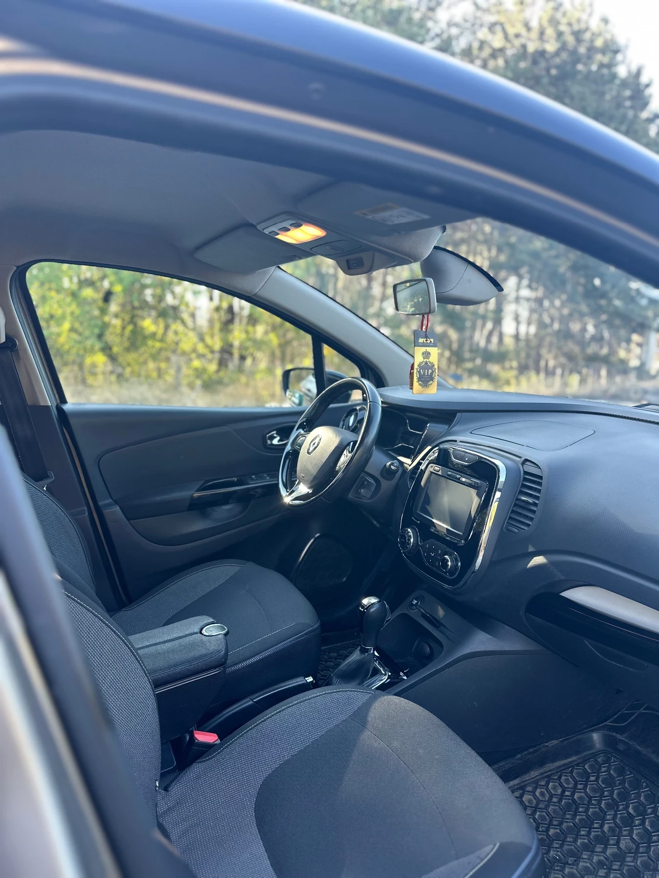 Renault Captur 1.5 tdi, снимка 17 - Автомобили и джипове - 56531298
