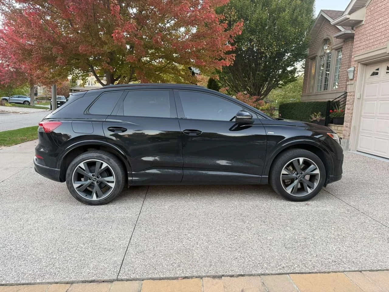 Audi E-Tron Q4 e-tron 50 quattro | CARFAX, снимка 4 - Автомобили и джипове - 56648566