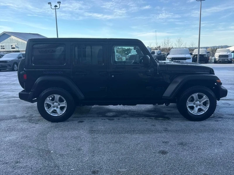 Jeep Wrangler * Sport S * CARFAX * БЕЗ ПЪРВОНАЧАЛНА ВНОСКА, снимка 3 - Автомобили и джипове - 53158799