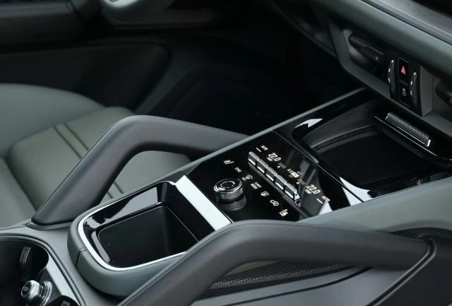 Porsche Cayenne GTS SPORT DESIGN PANO BOSE 360 , снимка 12 - Автомобили и джипове - 51508757