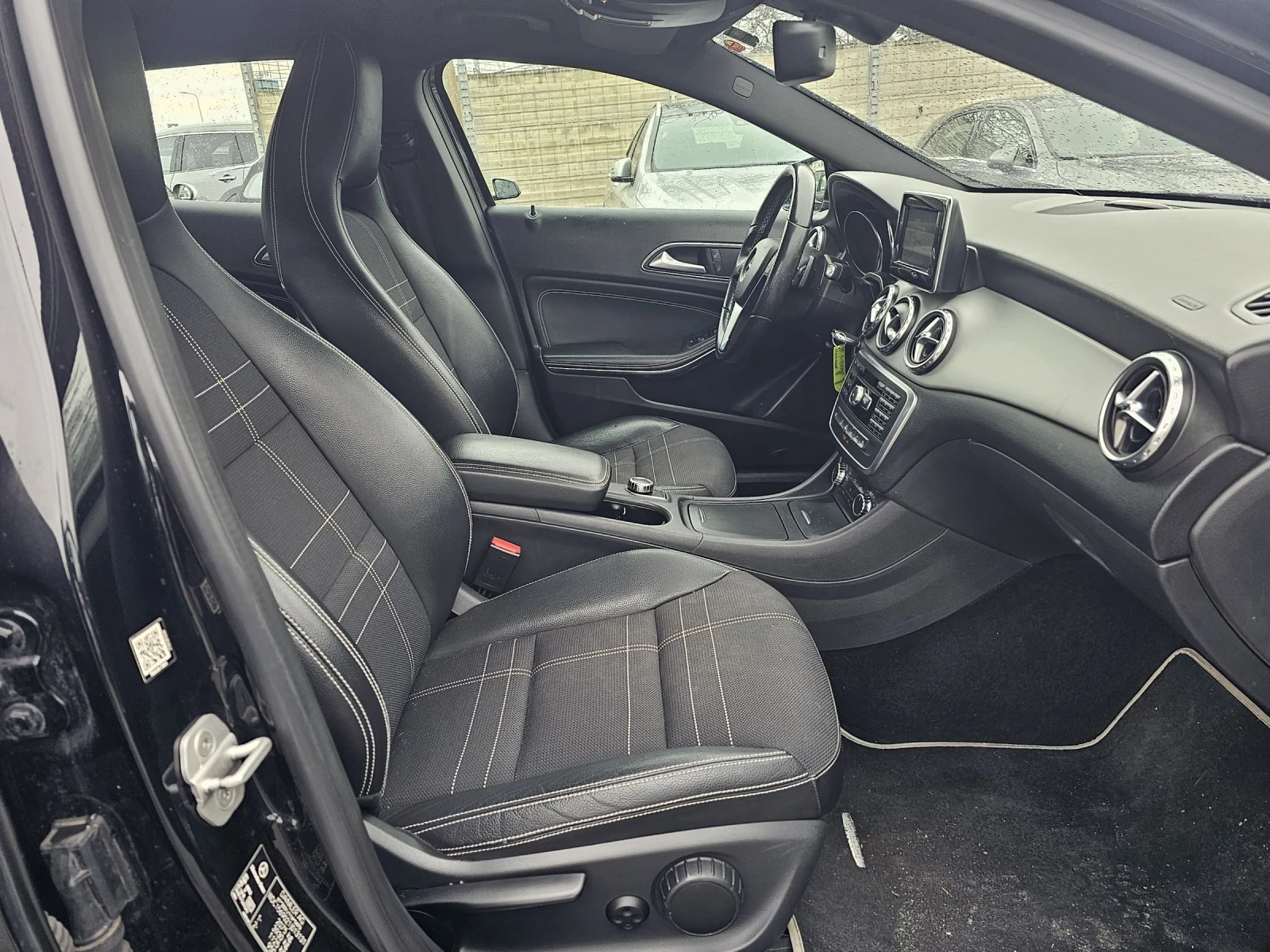 Mercedes-Benz GLA 200 4matic Premium Евро6 , снимка 11 - Автомобили и джипове - 53865724