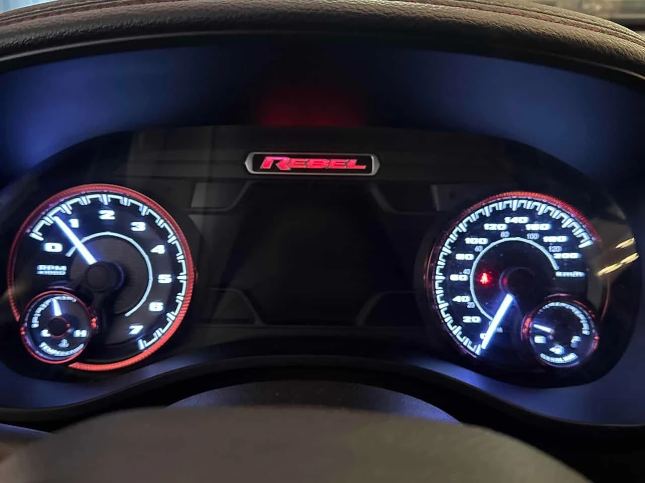 Dodge RAM 1500 * Rebel * PANO* KEYLESS* ПОДГРЕВ* , снимка 8 - Автомобили и джипове - 54486646