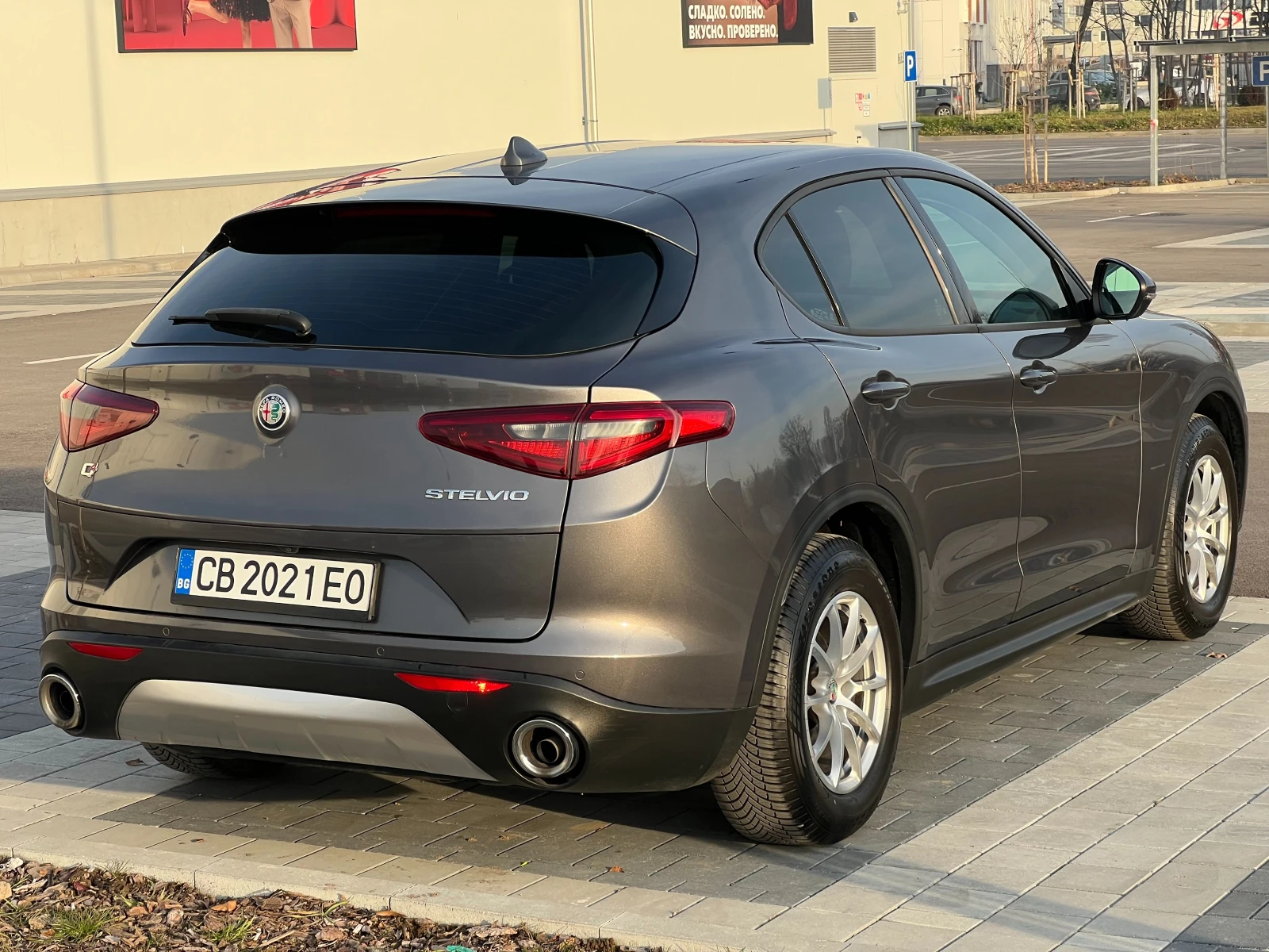Alfa Romeo Stelvio 2.2 4x4 Facelift, снимка 4 - Автомобили и джипове - 54560661