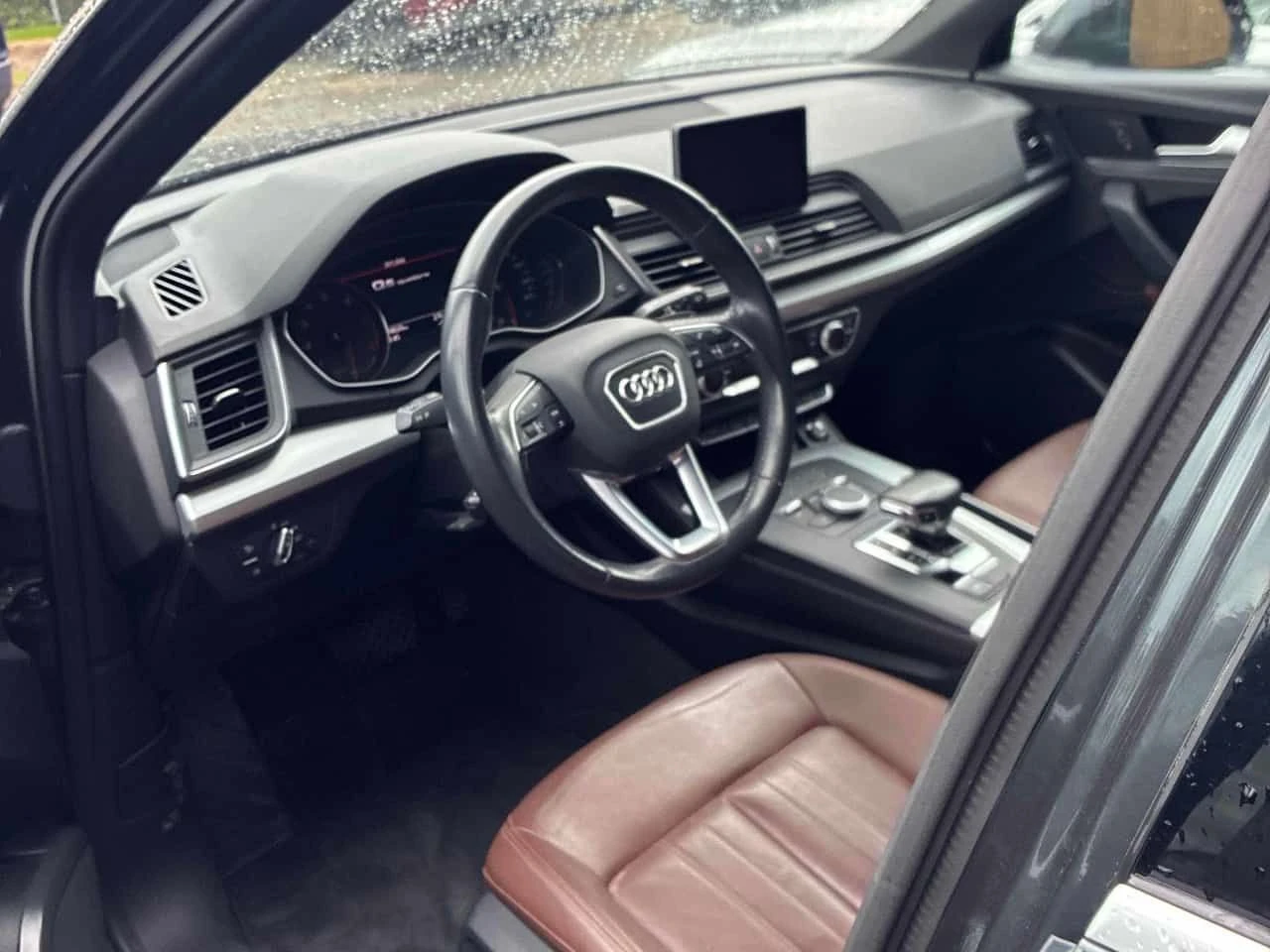 Audi Q5 * Komfort * АВТОКРЕДИТ * БЕЗ ПЪРВОНАЧАЛНА ВНОСКА, снимка 7 - Автомобили и джипове - 54723655