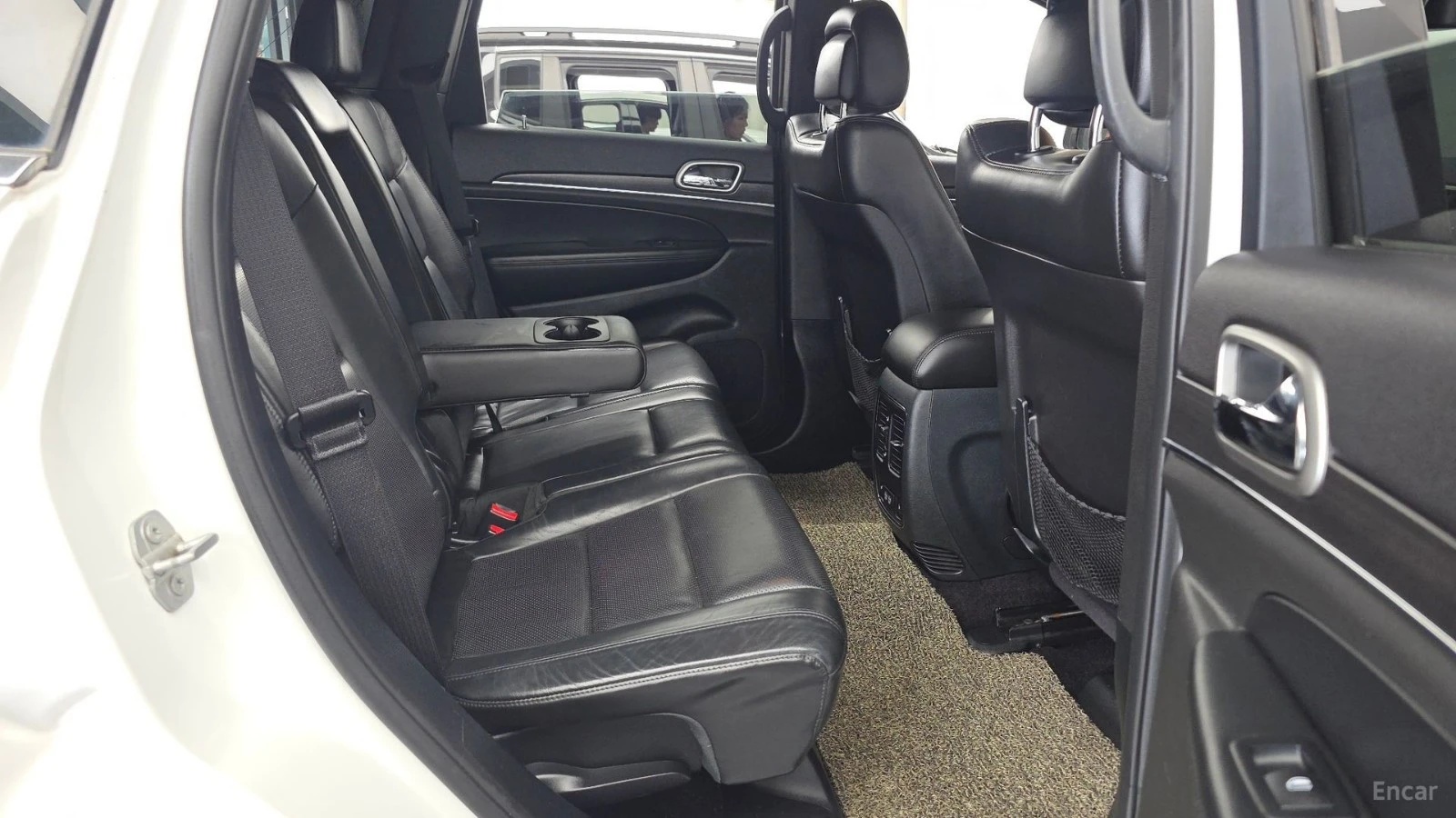 Jeep Cherokee LIMITED* 3.6* ПОДГРЕВ* ОБДУХВАНЕ* КАМЕРА* ПАНО* , снимка 10 - Автомобили и джипове - 55615365
