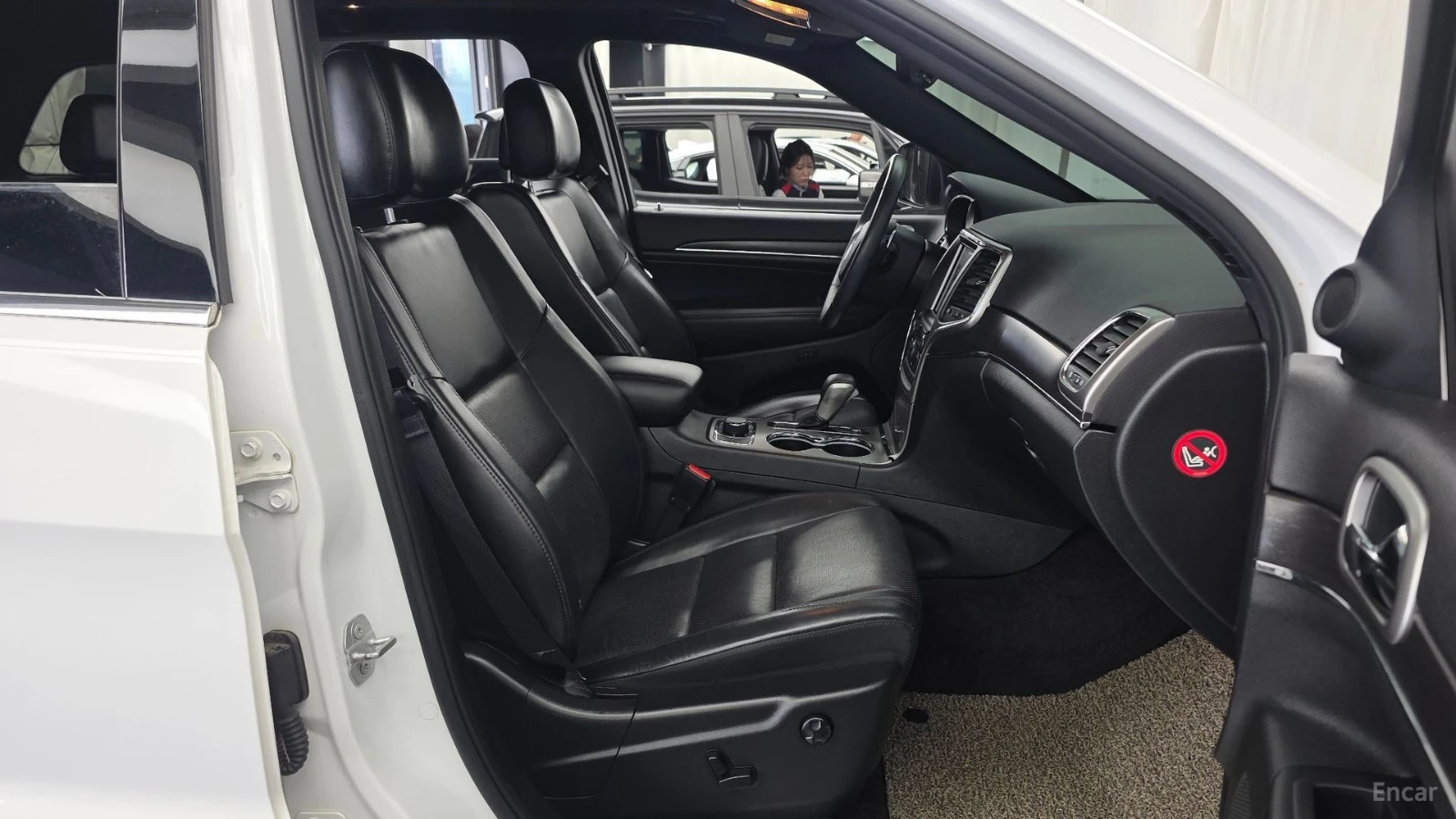 Jeep Cherokee LIMITED* 3.6* ПОДГРЕВ* ОБДУХВАНЕ* КАМЕРА* ПАНО* , снимка 9 - Автомобили и джипове - 55615365