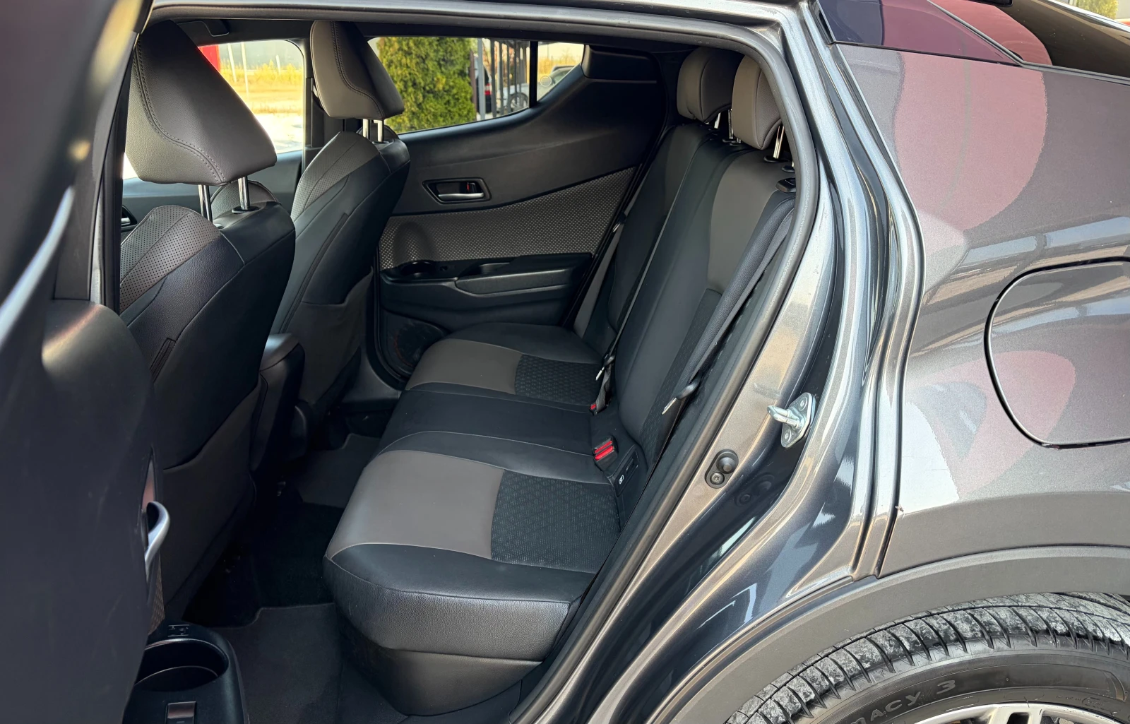 Toyota C-HR 1.8 Hybrid , снимка 9 - Автомобили и джипове - 55911431