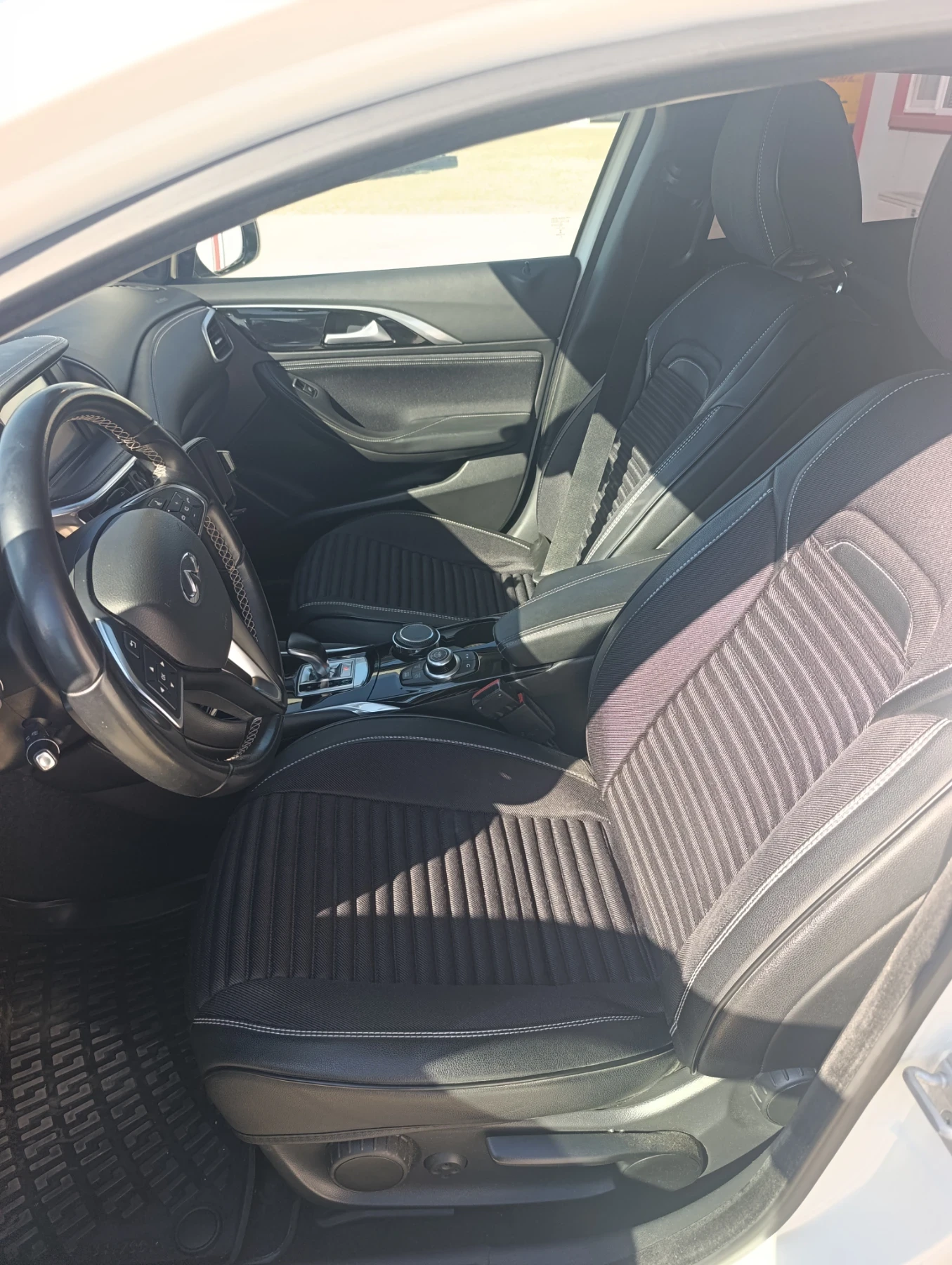 Infiniti QX30, снимка 5 - Автомобили и джипове - 56352867