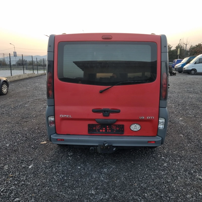 Opel Vivaro 1.9DTI 101кс, снимка 5 - Бусове и автобуси - 52712117