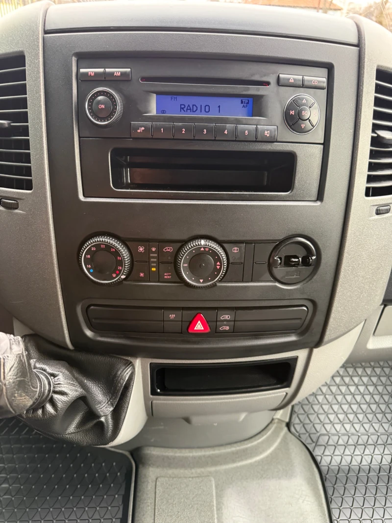 VW Crafter 2.5 TDI, снимка 12 - Бусове и автобуси - 53486285